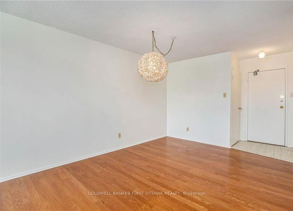 Photo 7 of Unit 510, 555 Brittany Drive, Ottawa, Viscount Alexander Park — HOMEH