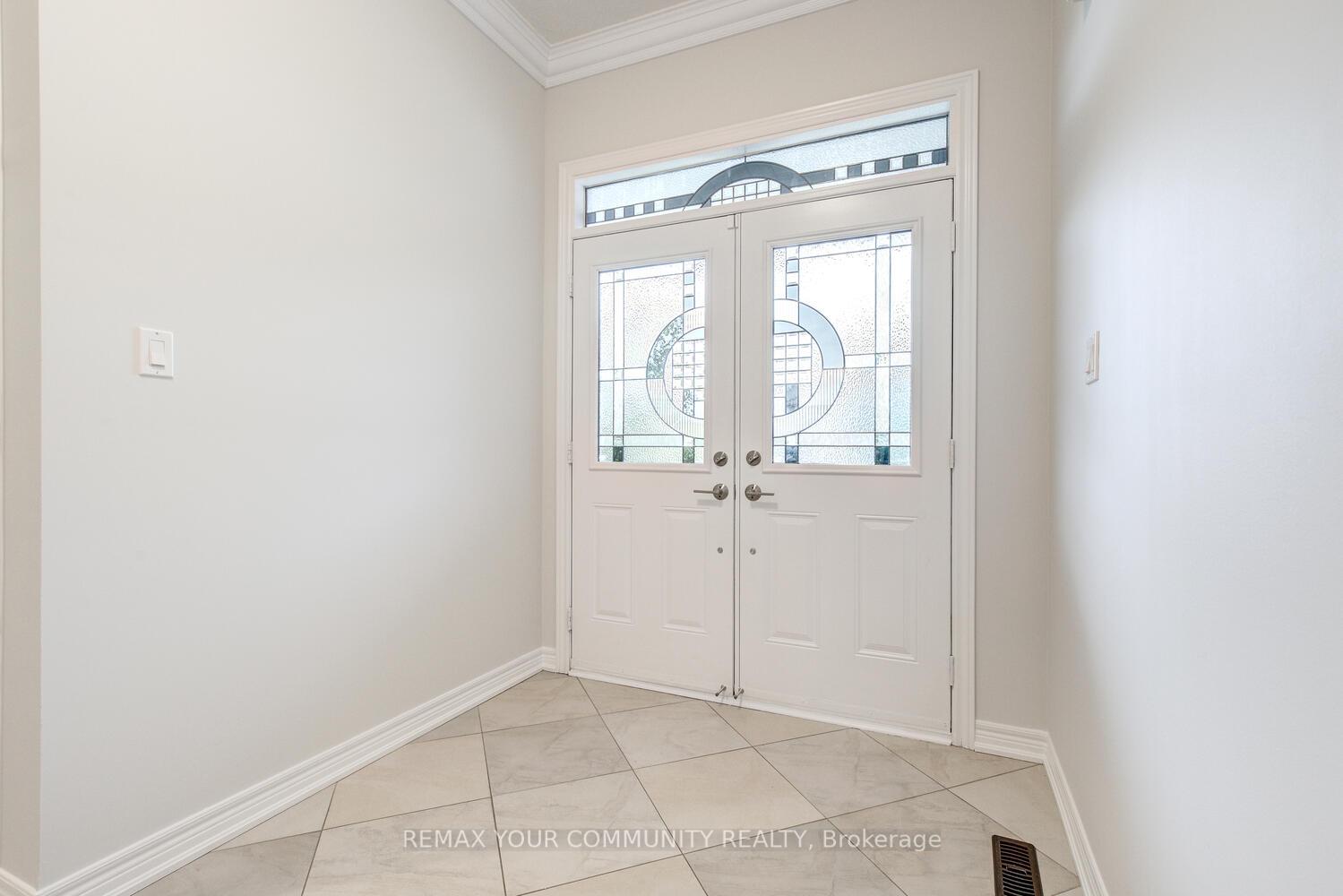 Photo 10 of 76 Ivy Glen Drive, Vaughan, Patterson — HOMEH
