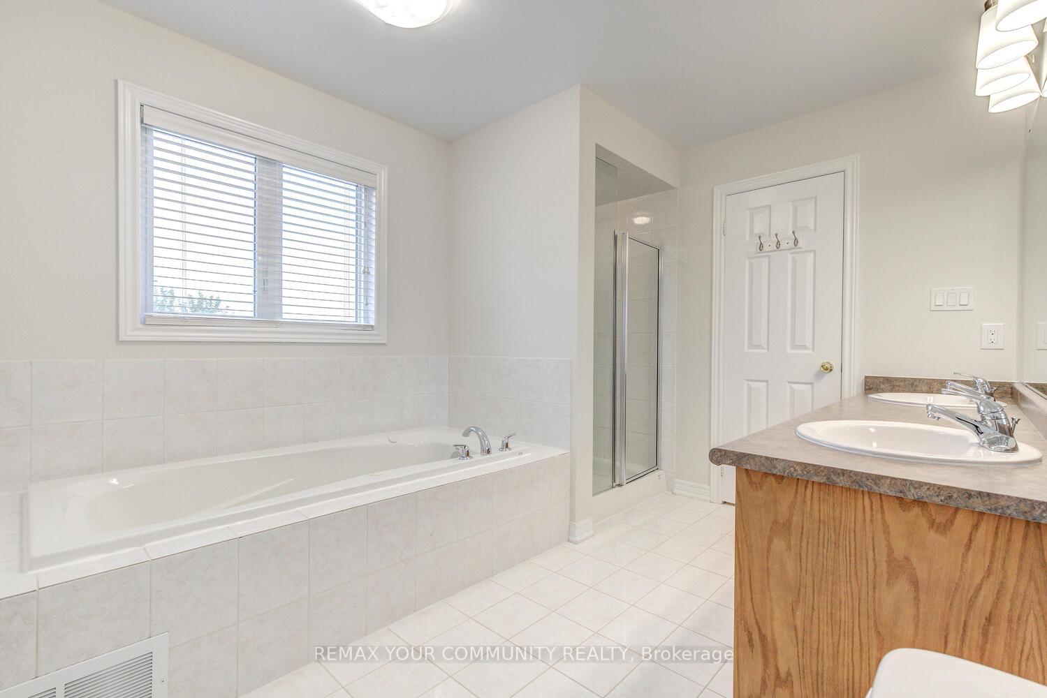 Photo 33 of 76 Ivy Glen Drive, Vaughan, Patterson — HOMEH