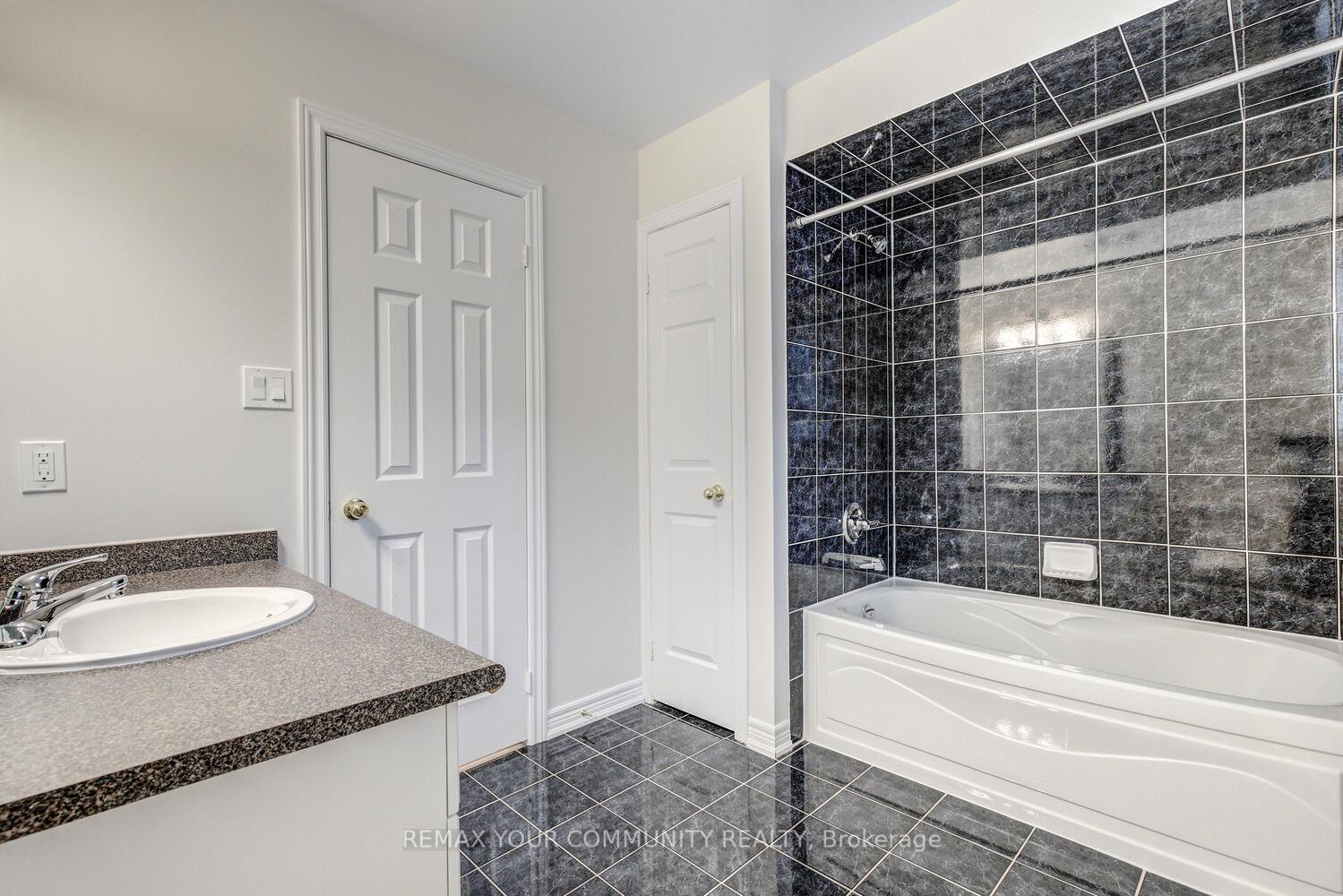 Photo 35 of 76 Ivy Glen Drive, Vaughan, Patterson — HOMEH
