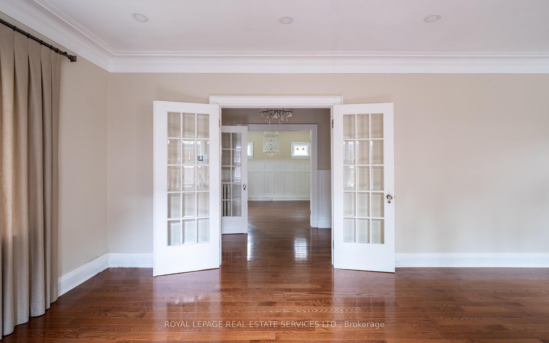Photo 12 of 56 Ridley Boulevard, Toronto, Bedford Park-Nortown — HOMEH