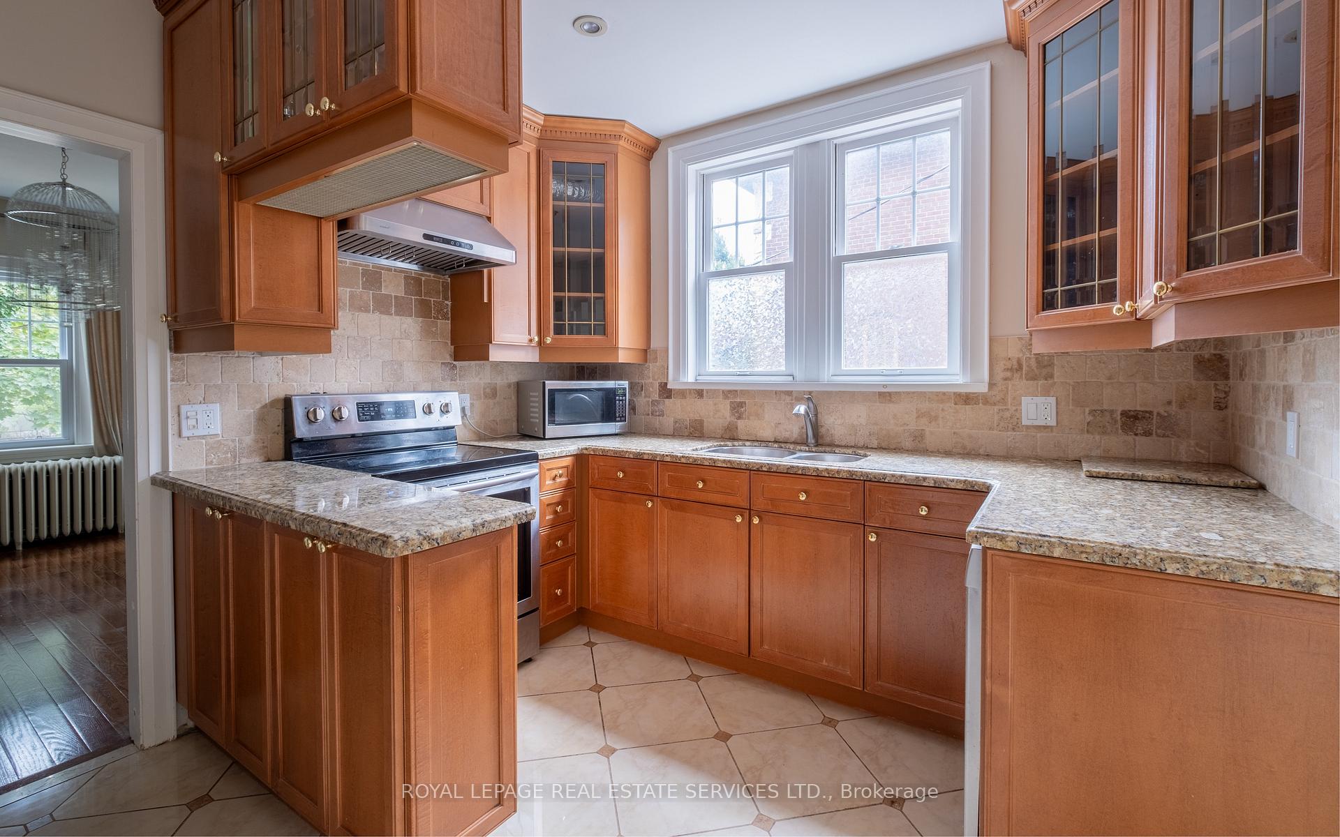 Photo 15 of 56 Ridley Boulevard, Toronto, Bedford Park-Nortown — HOMEH