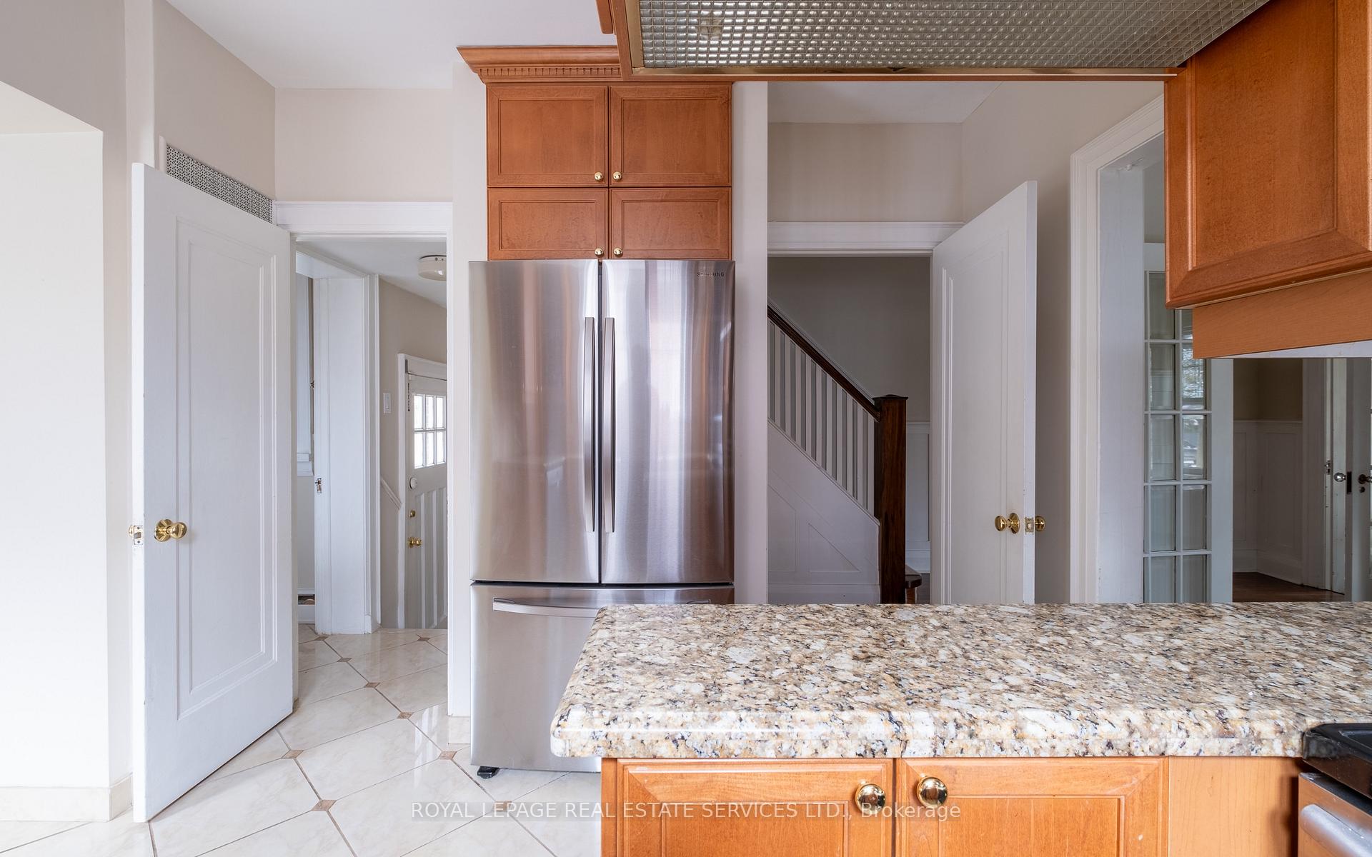 Photo 16 of 56 Ridley Boulevard, Toronto, Bedford Park-Nortown — HOMEH
