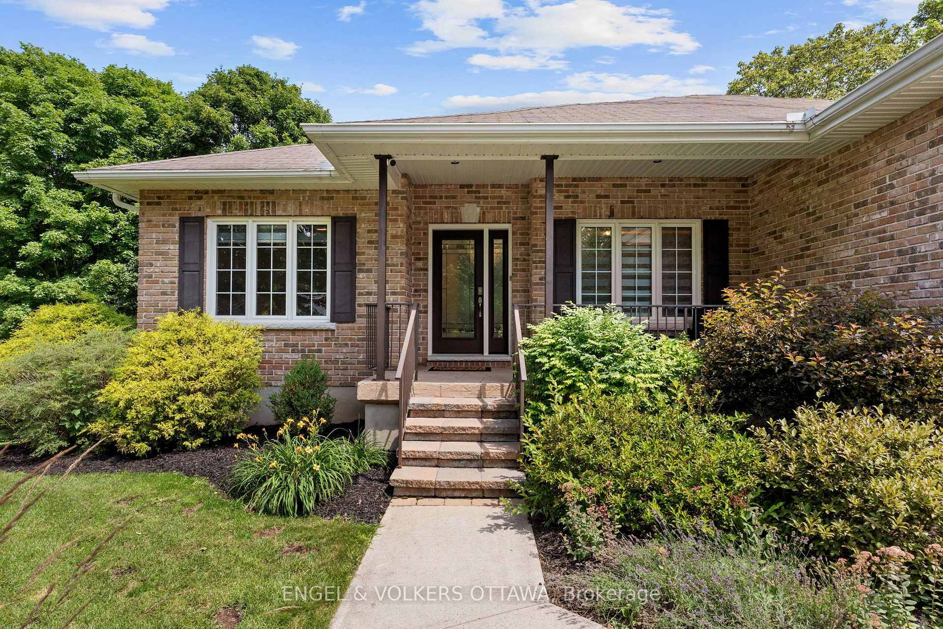 Photo 2 of 876 Center Street, McNab/Braeside, Mcnab/Braeside Twps — HOMEH