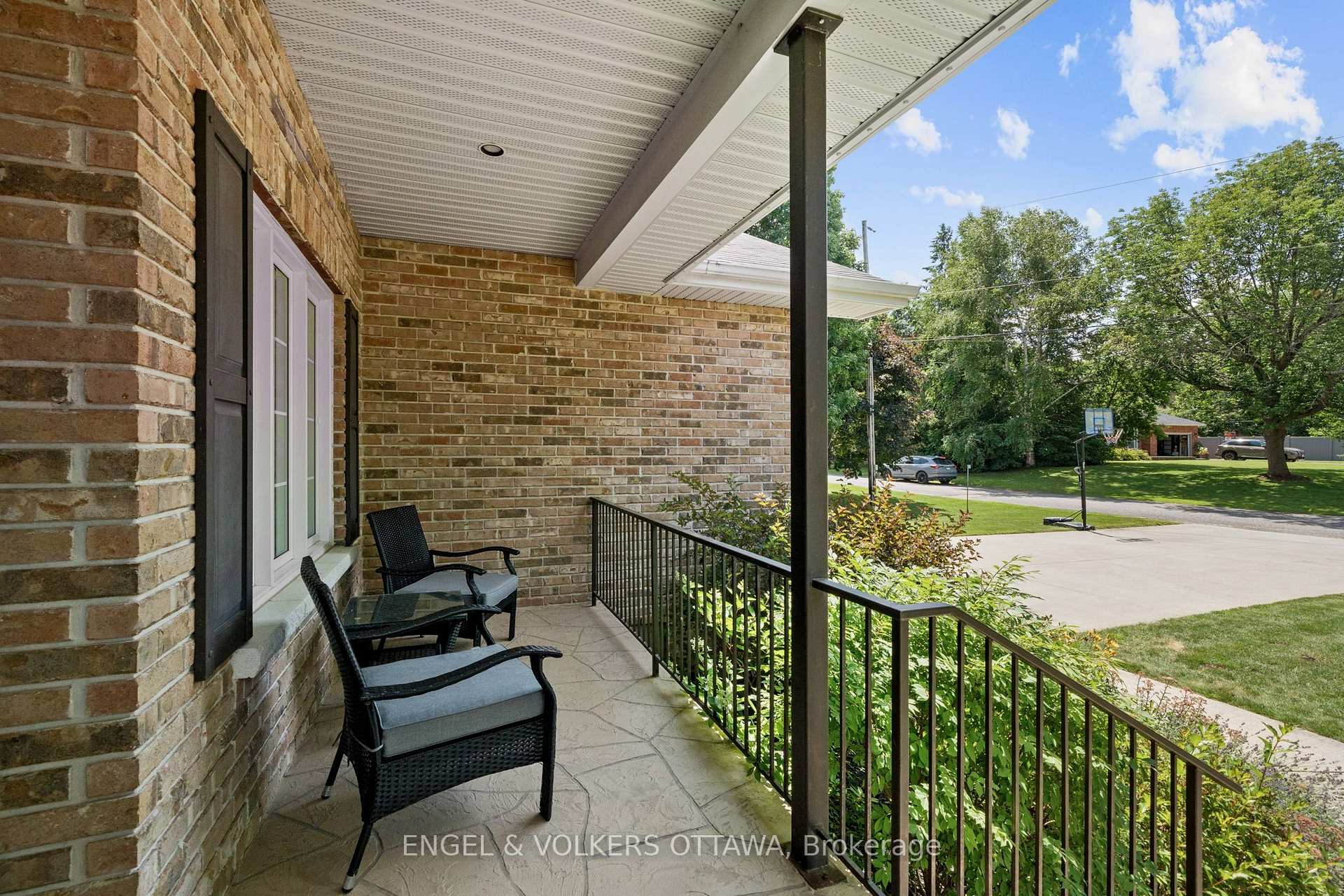 Photo 3 of 876 Center Street, McNab/Braeside, Mcnab/Braeside Twps — HOMEH