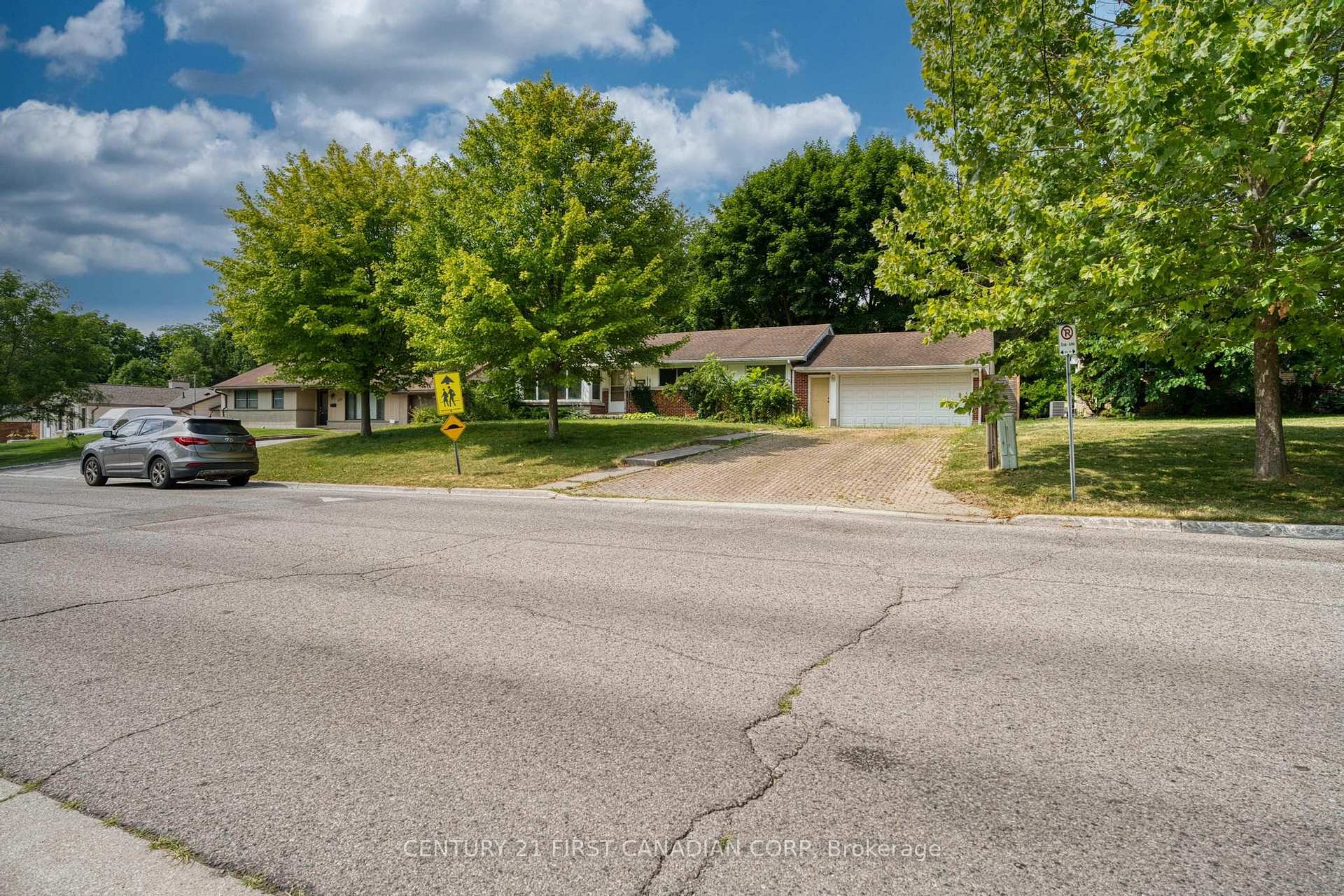 Photo 3 of 478 Coombs Avenue, London, North K — HOMEH
