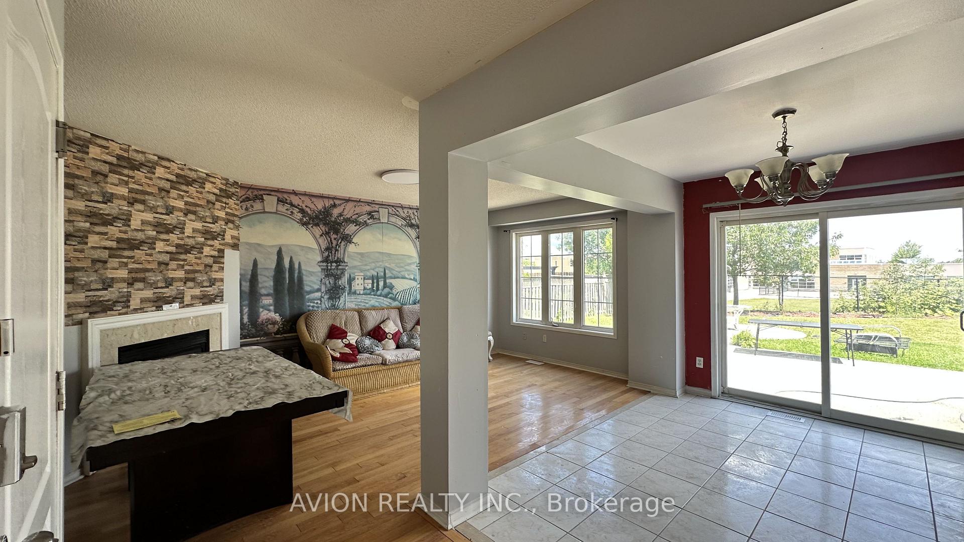 Photo 3 of 61 Crannyfield Drive, Brampton, Fletcher's Meadow — HOMEH