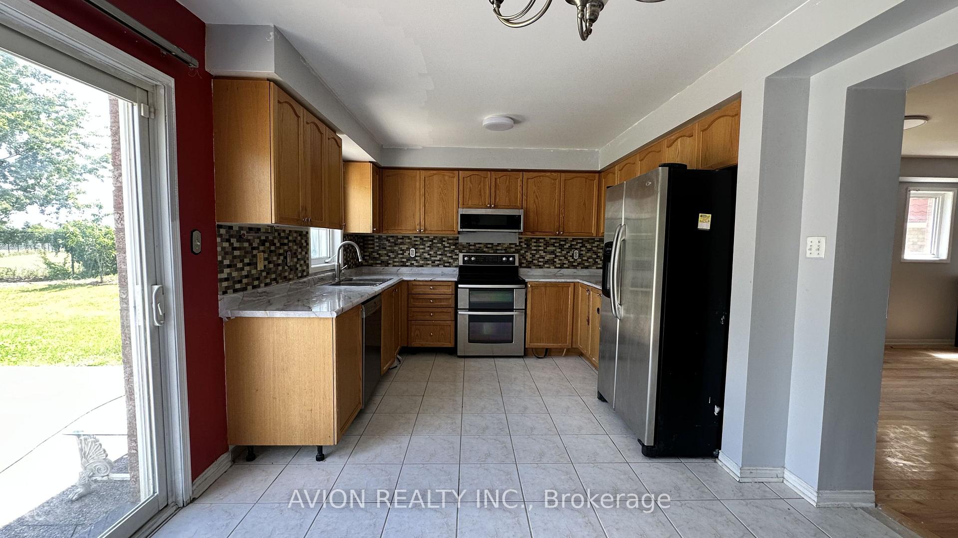 Photo 4 of 61 Crannyfield Drive, Brampton, Fletcher's Meadow — HOMEH