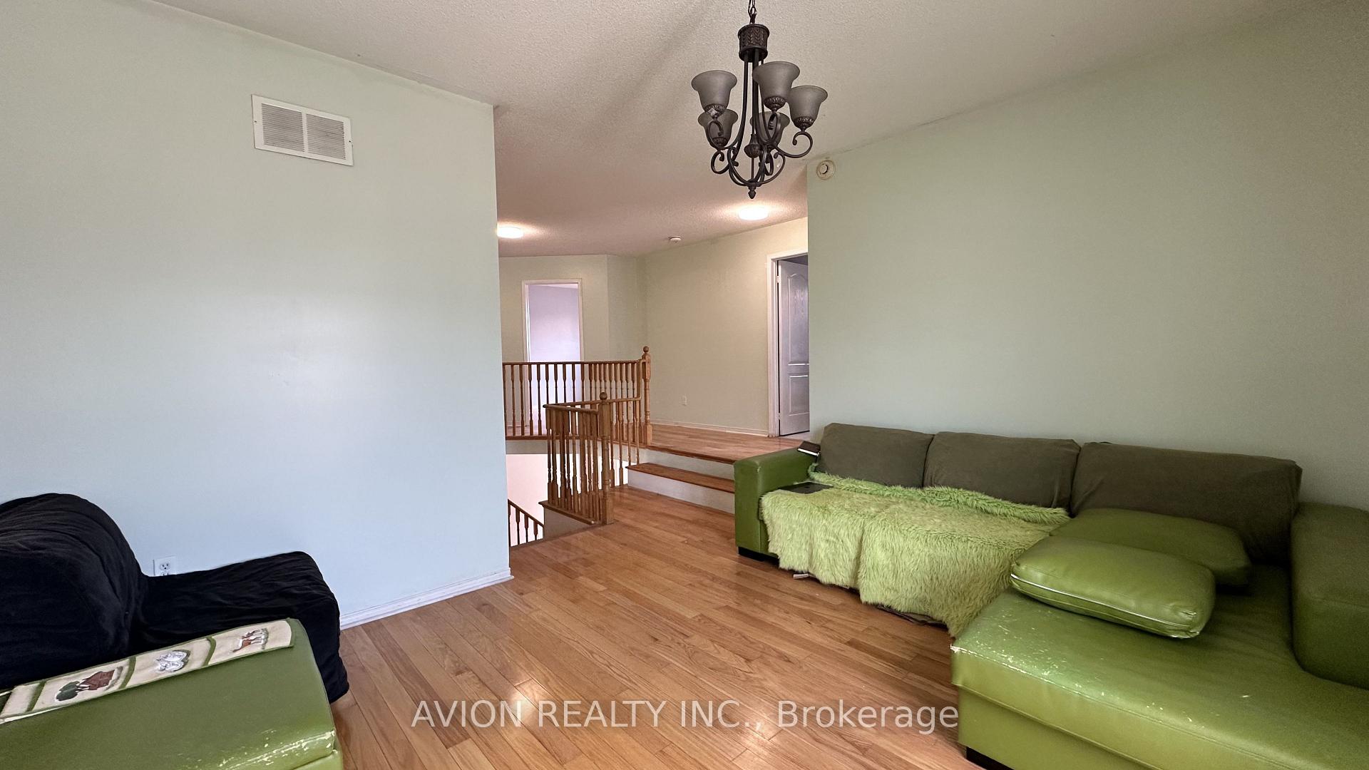 Photo 6 of 61 Crannyfield Drive, Brampton, Fletcher's Meadow — HOMEH