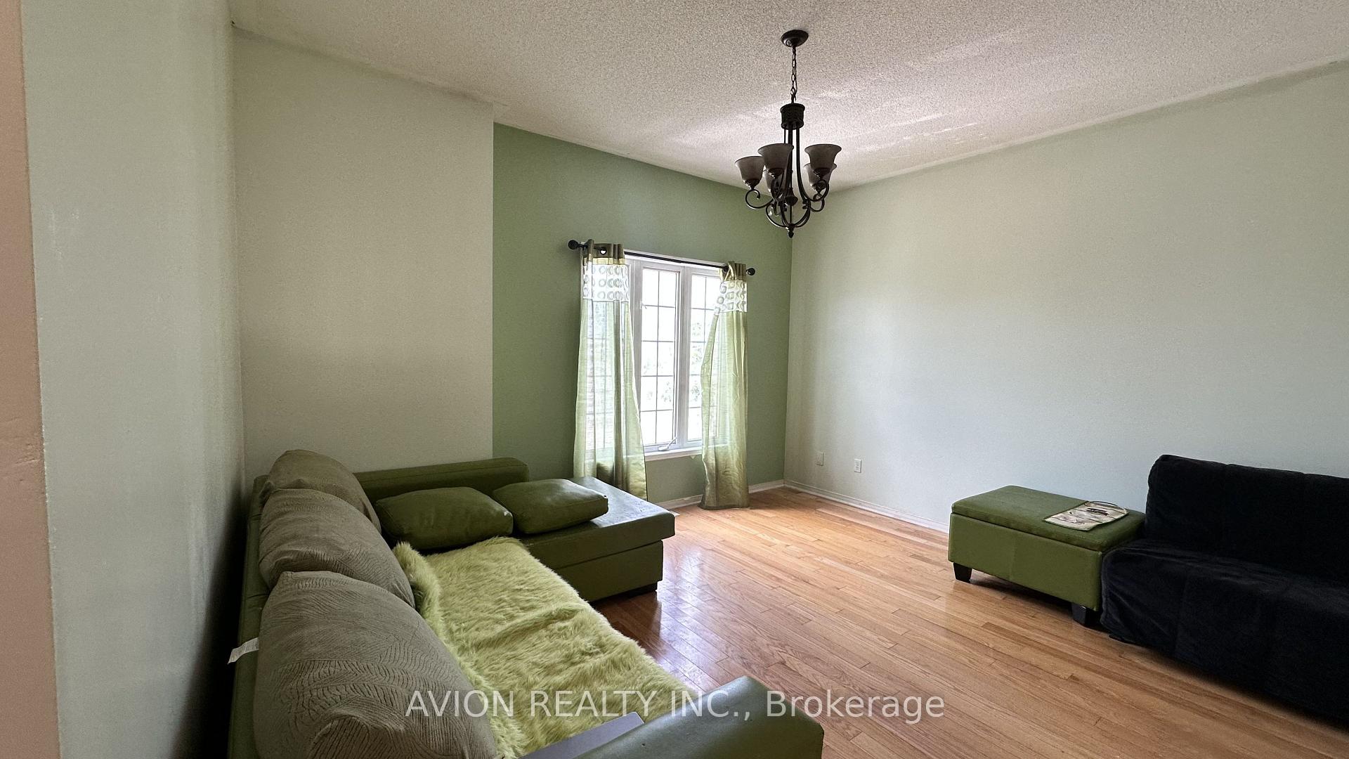 Photo 7 of 61 Crannyfield Drive, Brampton, Fletcher's Meadow — HOMEH