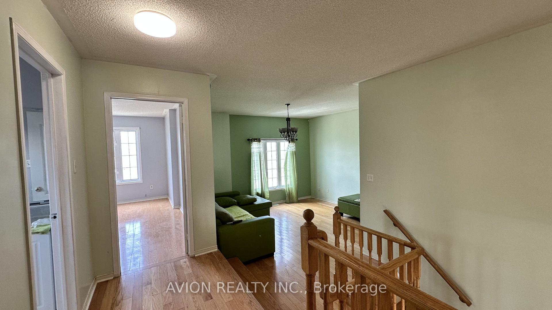 Photo 8 of 61 Crannyfield Drive, Brampton, Fletcher's Meadow — HOMEH