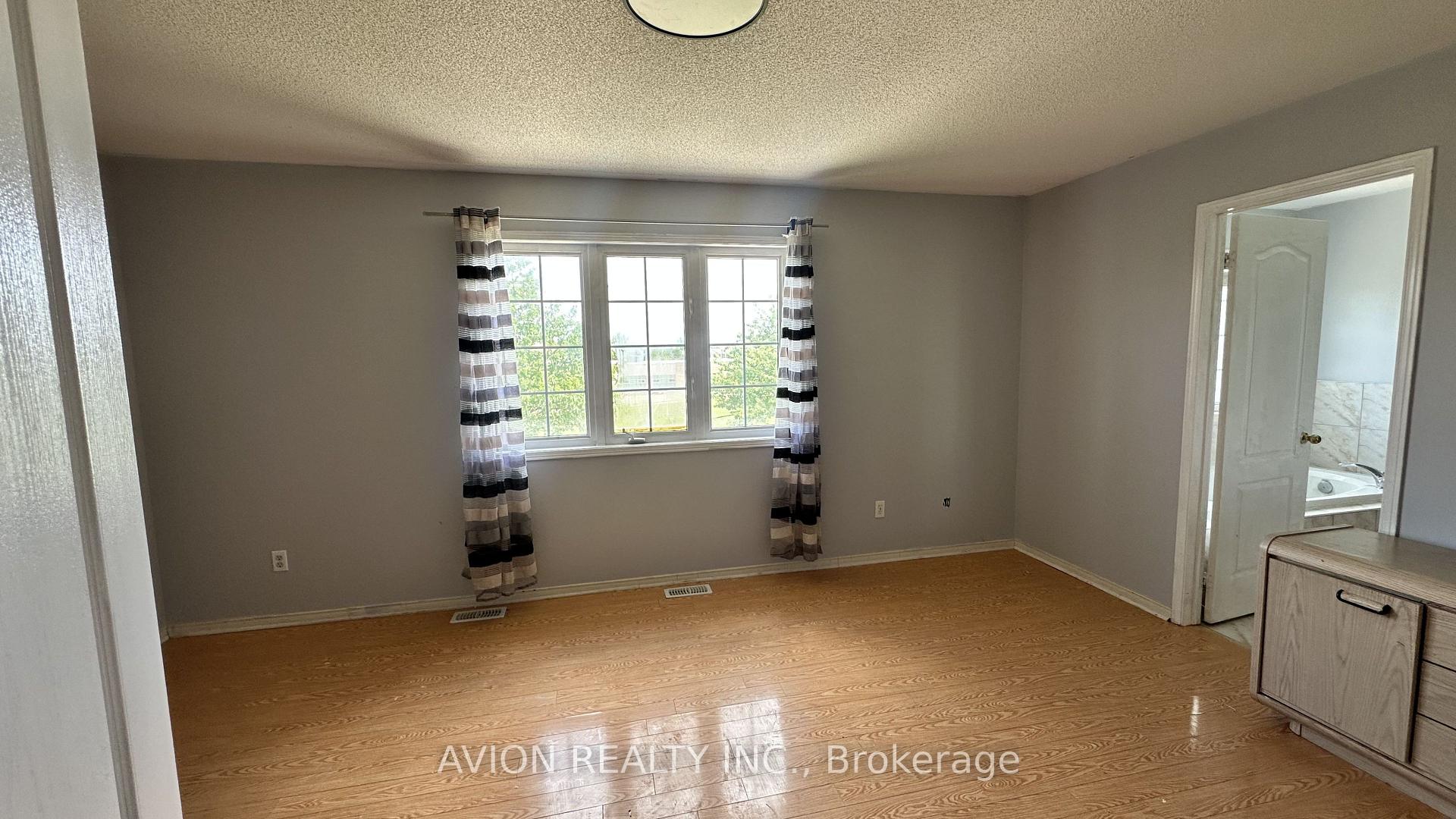 Photo 10 of 61 Crannyfield Drive, Brampton, Fletcher's Meadow — HOMEH
