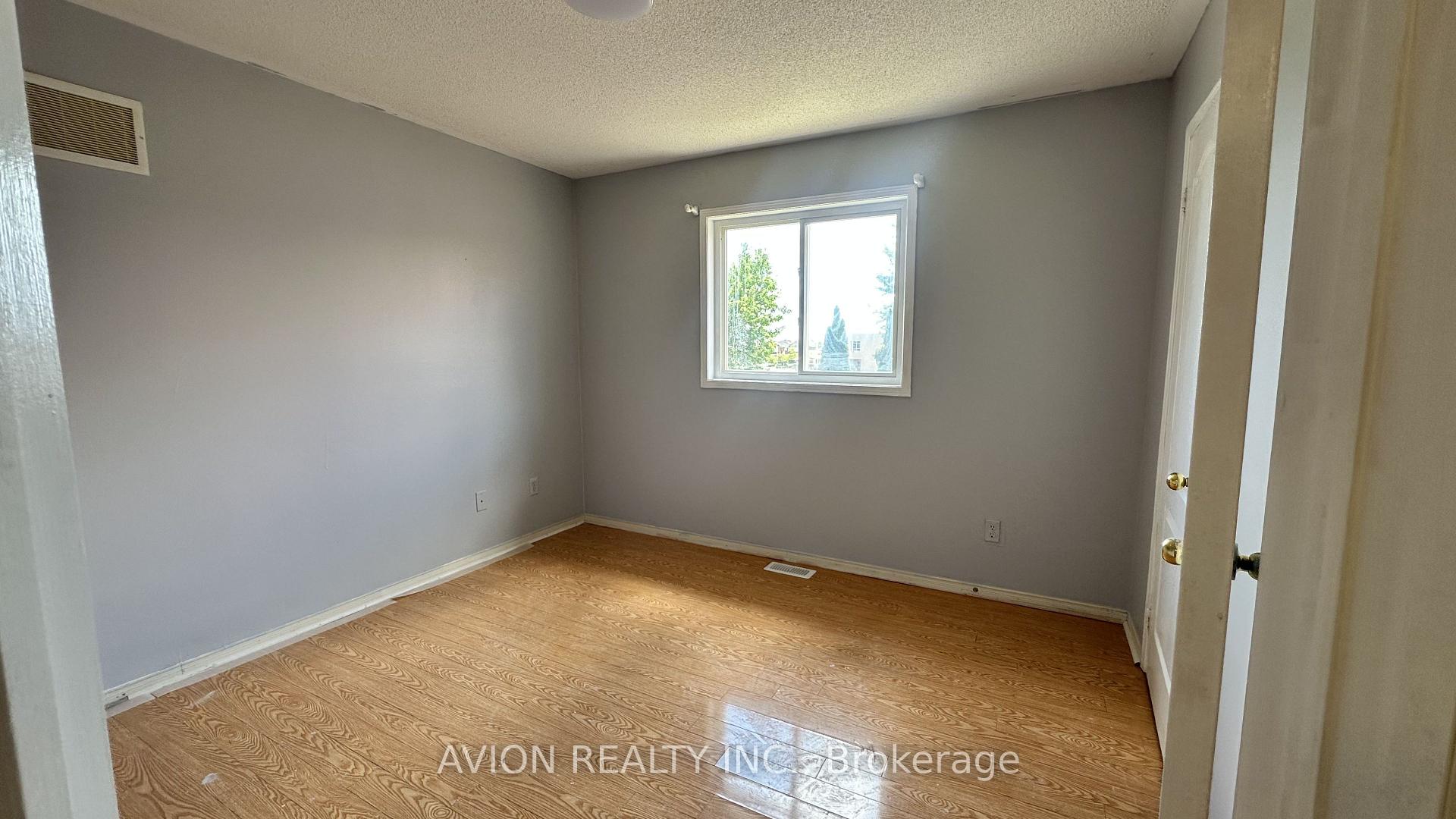 Photo 12 of 61 Crannyfield Drive, Brampton, Fletcher's Meadow — HOMEH