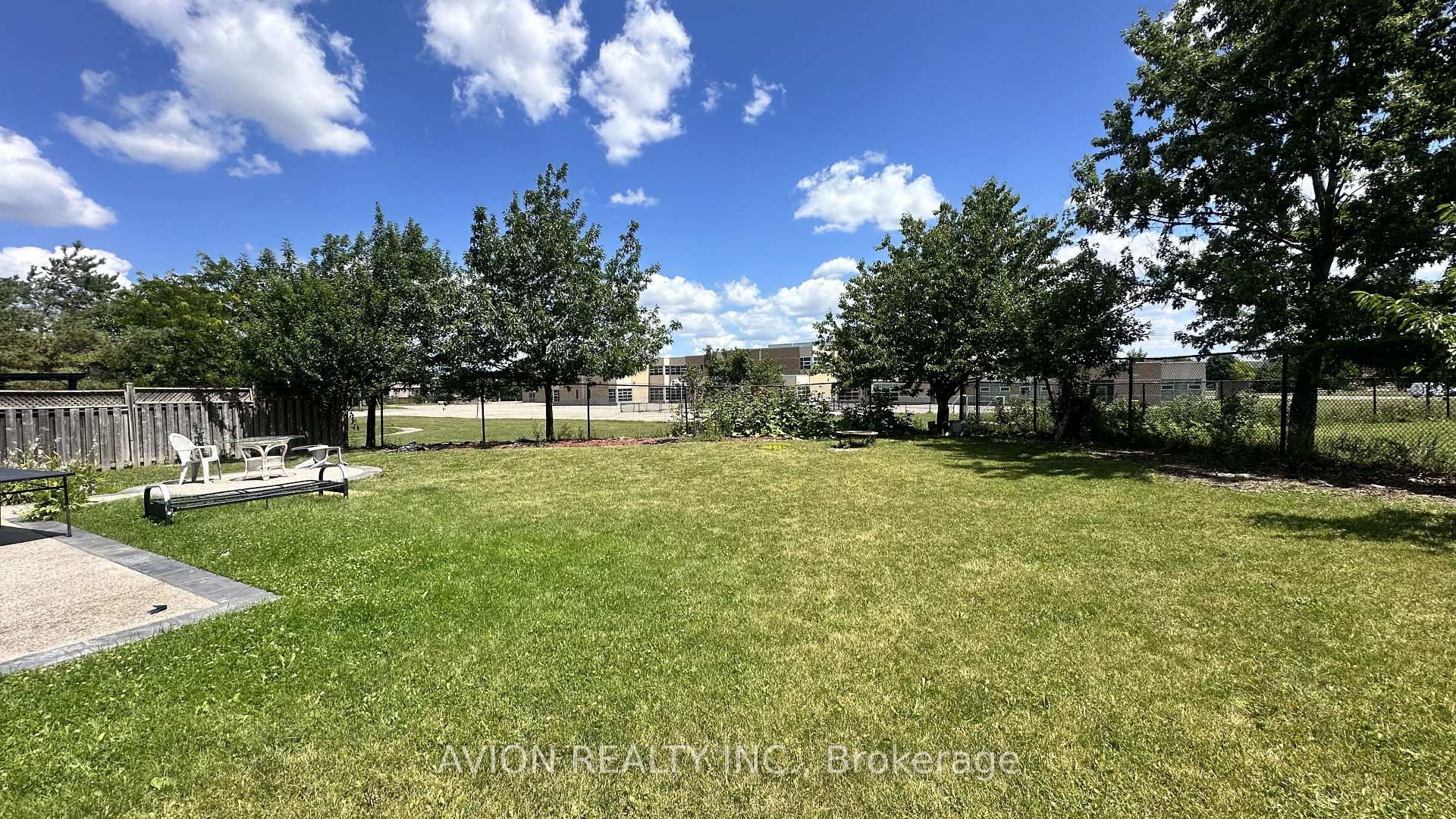 Photo 16 of 61 Crannyfield Drive, Brampton, Fletcher's Meadow — HOMEH