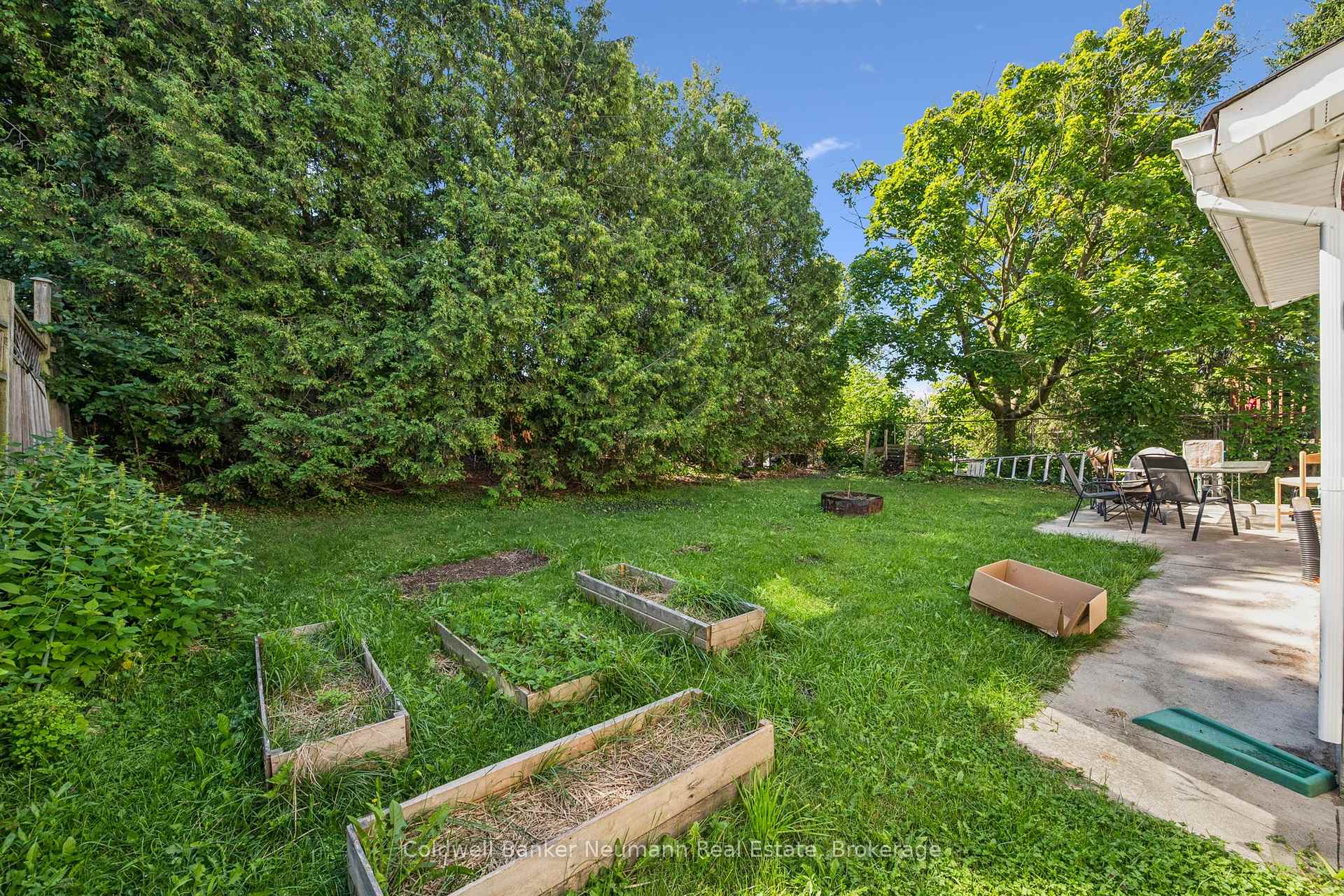 Photo 2 of 3 Quaiser Court, Guelph, Kortright West — HOMEH