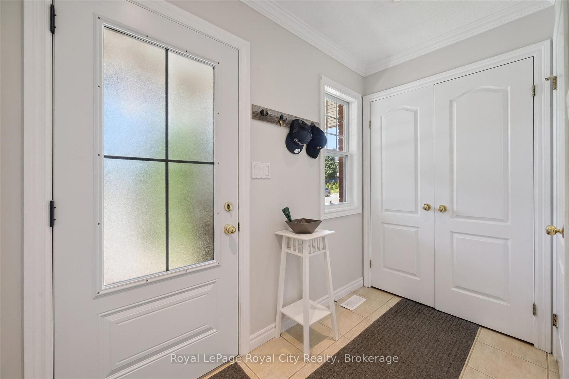 Photo 3 of 220 Carrington Drive, Guelph, Kortright West — HOMEH