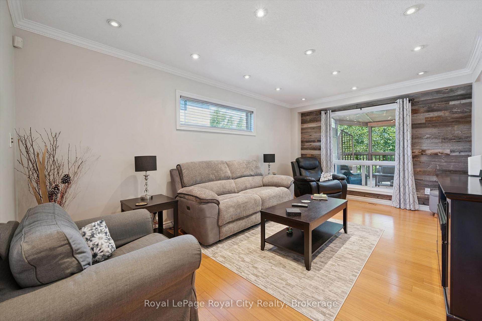Photo 4 of 220 Carrington Drive, Guelph, Kortright West — HOMEH