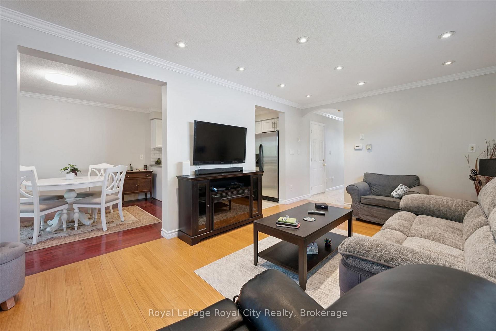 Photo 5 of 220 Carrington Drive, Guelph, Kortright West — HOMEH