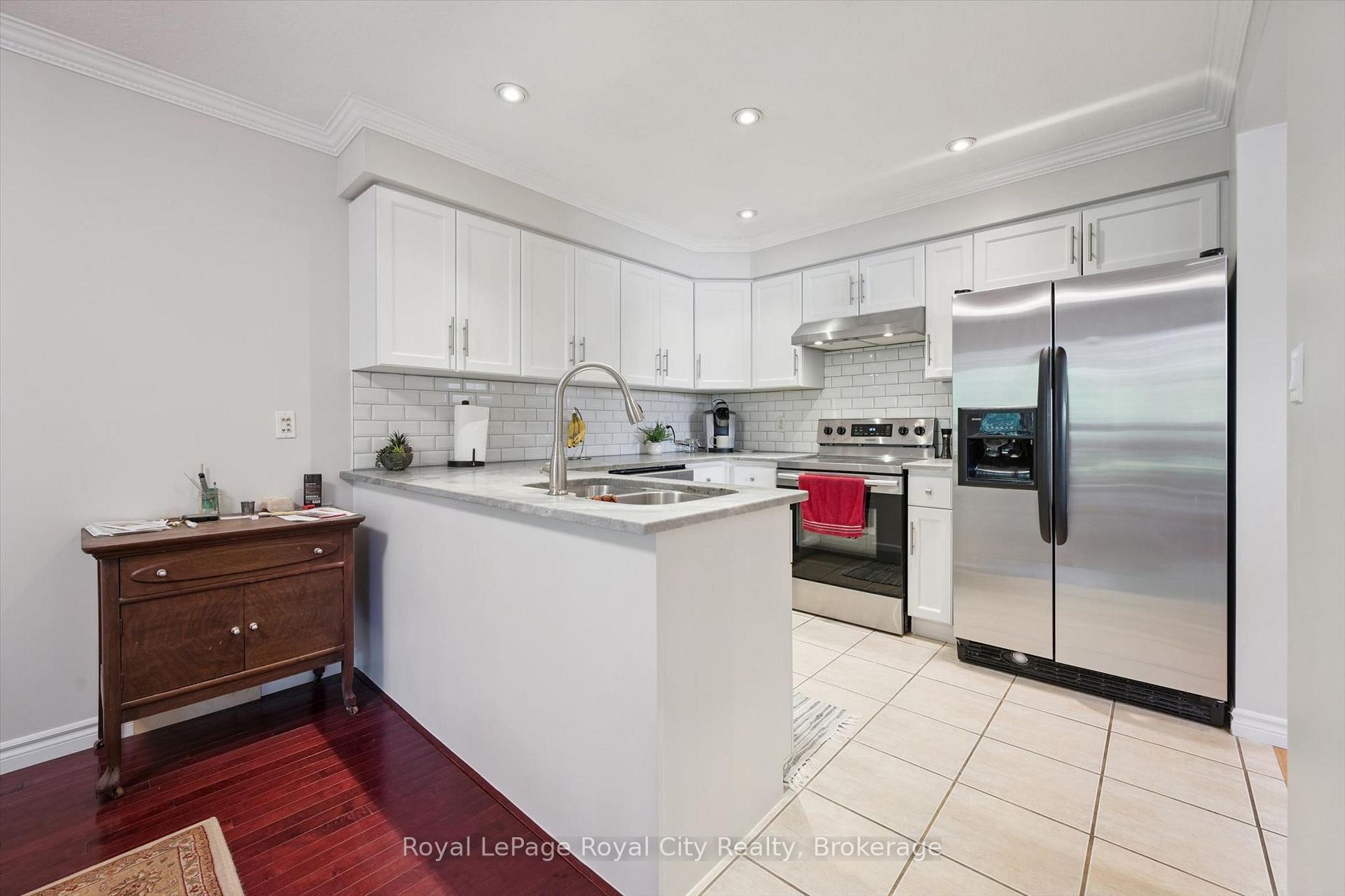 Photo 7 of 220 Carrington Drive, Guelph, Kortright West — HOMEH