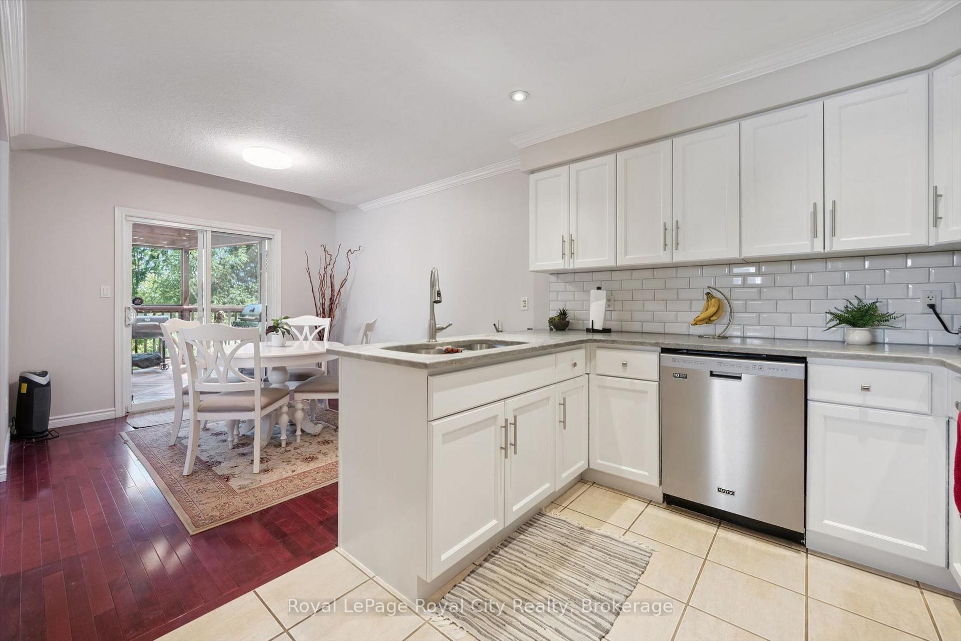 Photo 9 of 220 Carrington Drive, Guelph, Kortright West — HOMEH