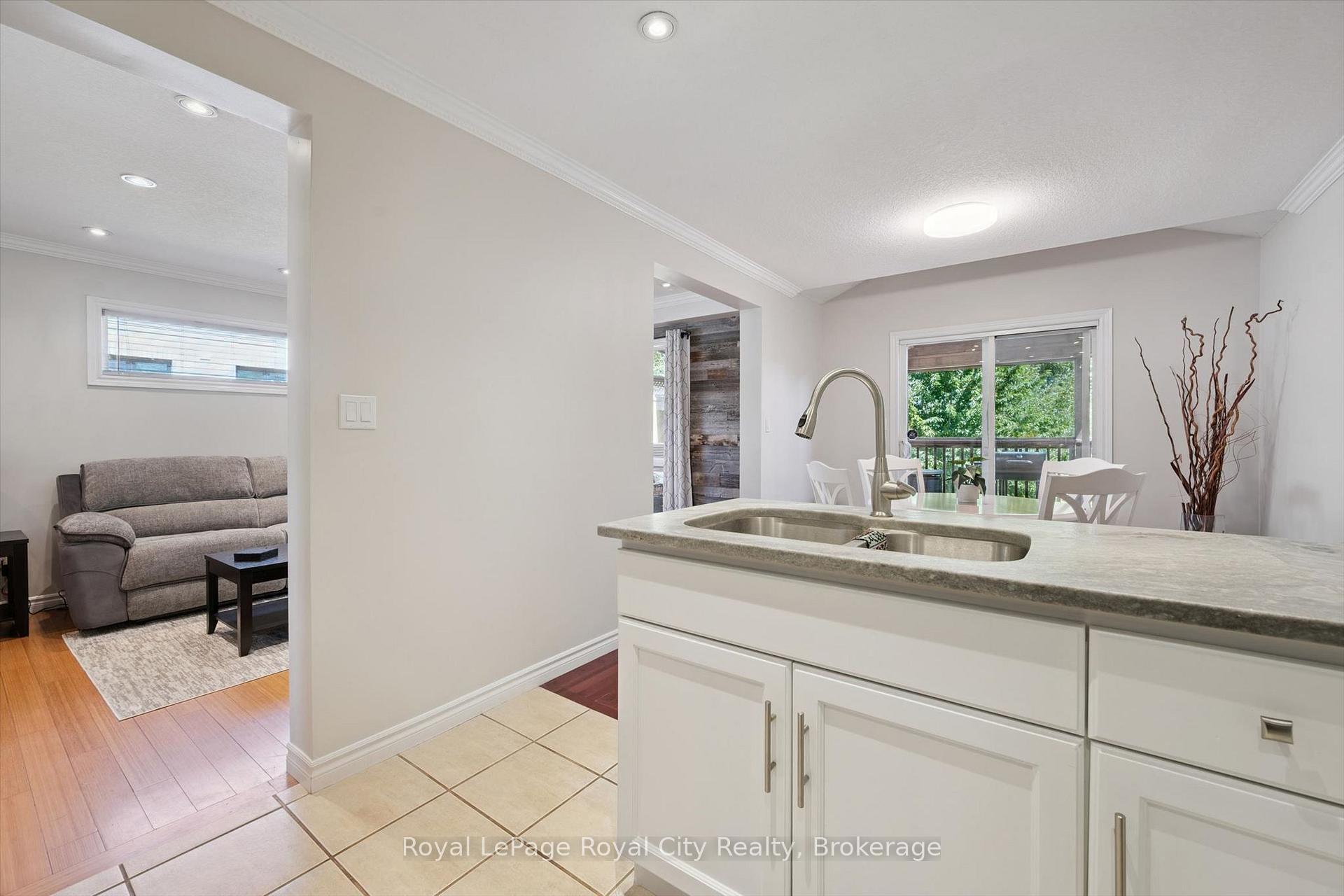 Photo 10 of 220 Carrington Drive, Guelph, Kortright West — HOMEH