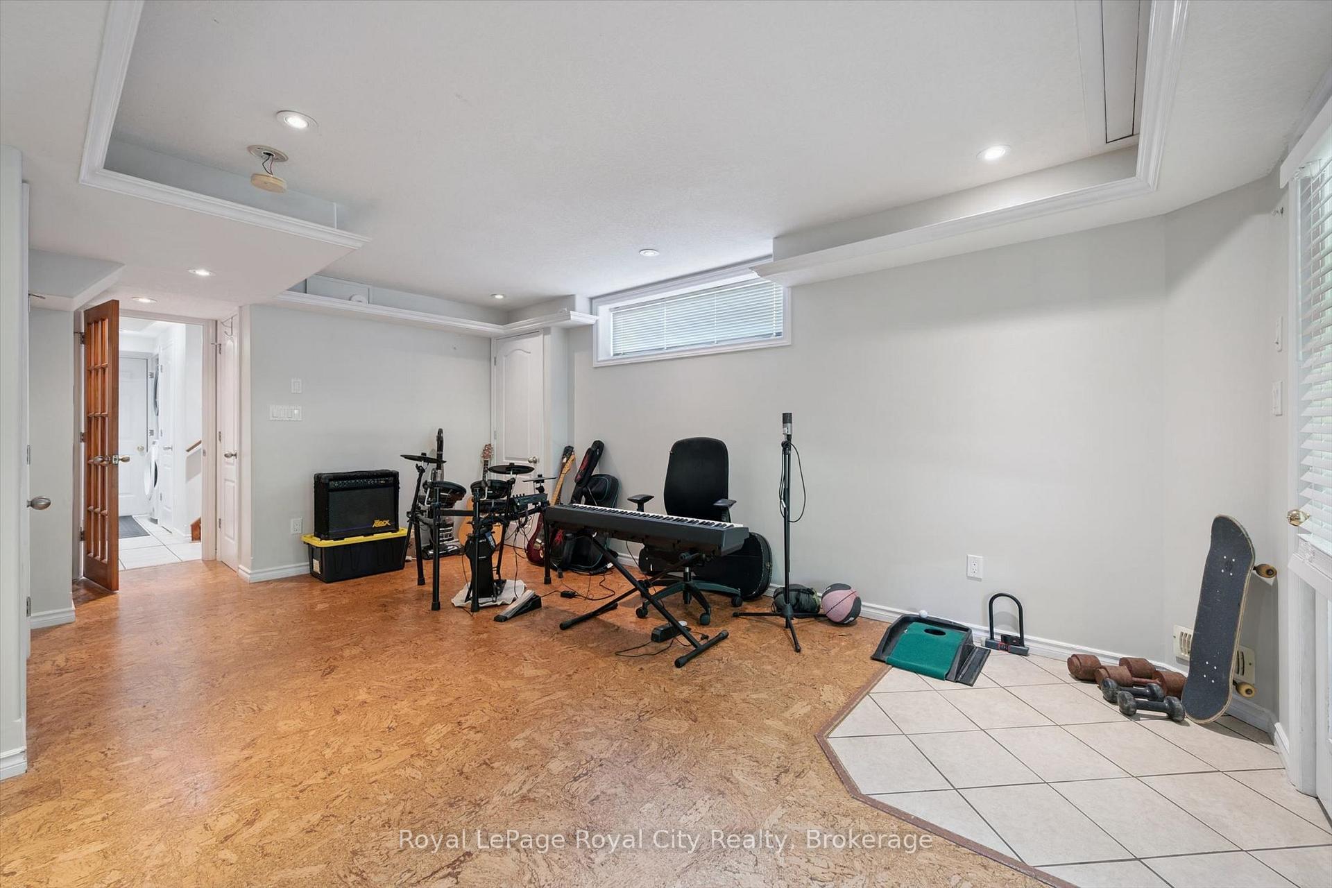 Photo 23 of 220 Carrington Drive, Guelph, Kortright West — HOMEH