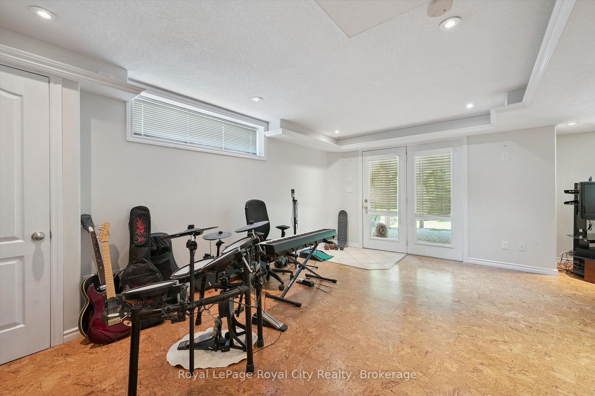 Photo 24 of 220 Carrington Drive, Guelph, Kortright West — HOMEH