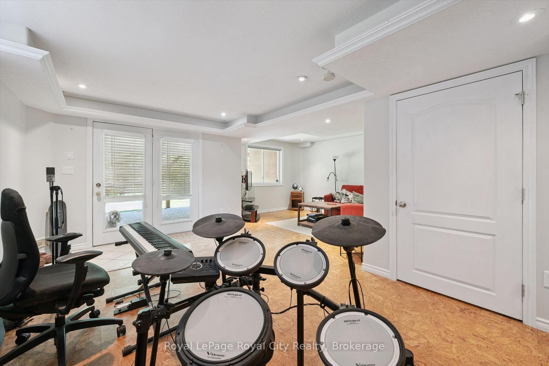 Photo 25 of 220 Carrington Drive, Guelph, Kortright West — HOMEH