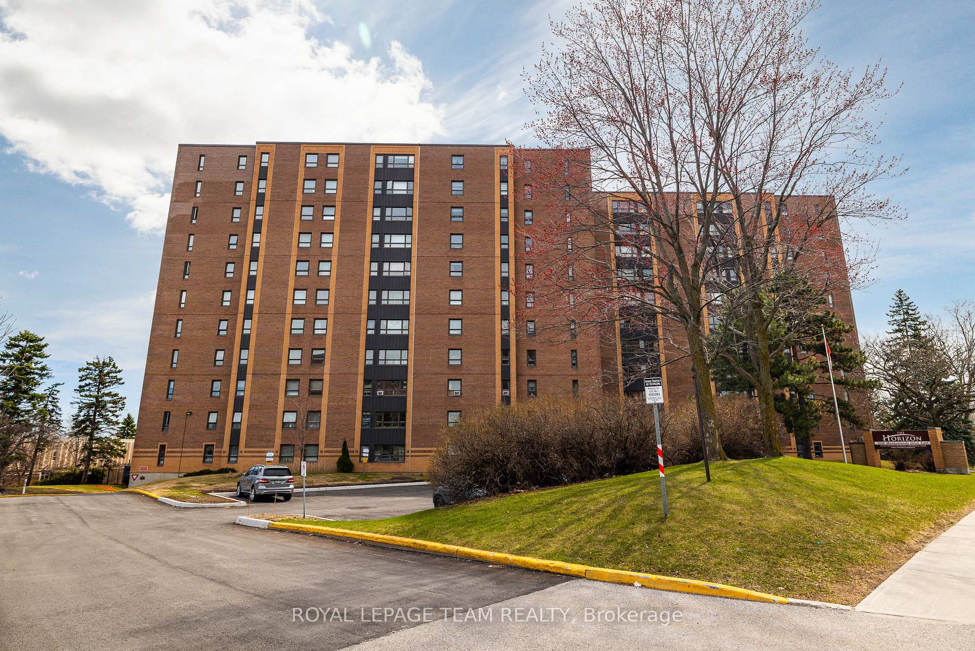 Photo 2 of Unit 705, 1356 Meadowlands Drive E, Ottawa, Borden Farm/Stewart Farm/Carleton Heights/Parkwood Hills — HOMEH
