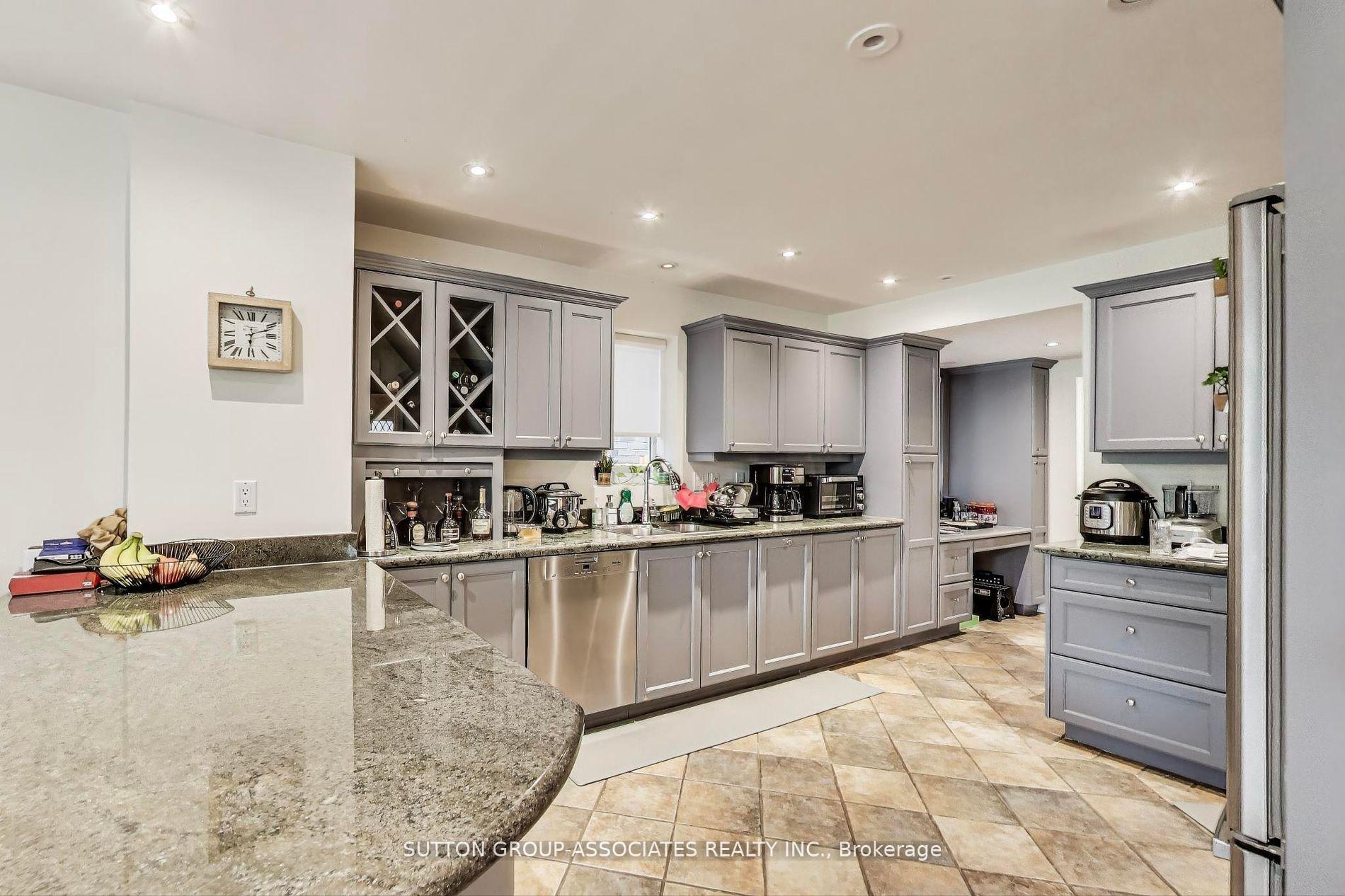 Photo 9 of 202 Forest Hill Road, Toronto, Forest Hill South — HOMEH