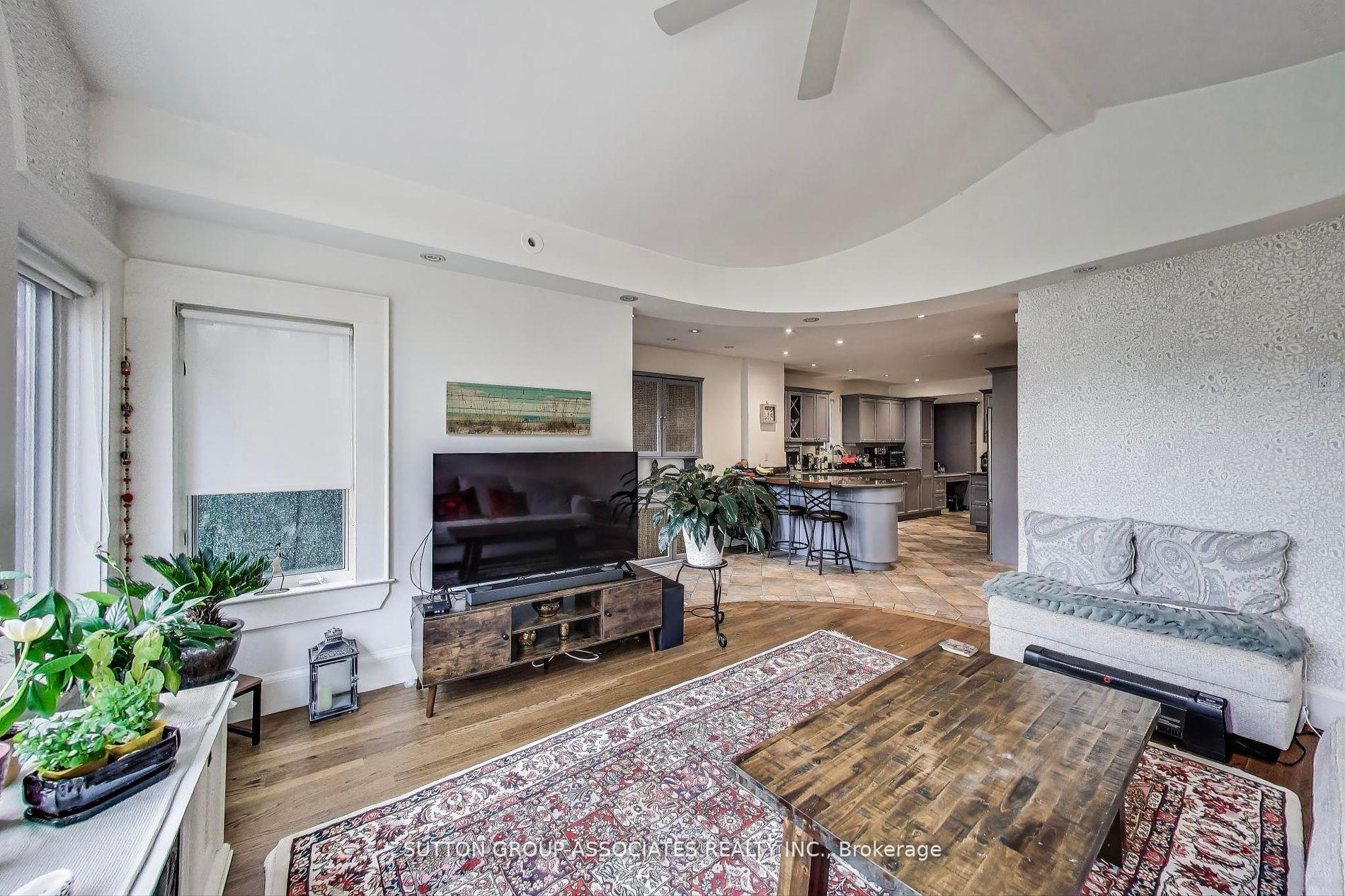 Photo 13 of 202 Forest Hill Road, Toronto, Forest Hill South — HOMEH