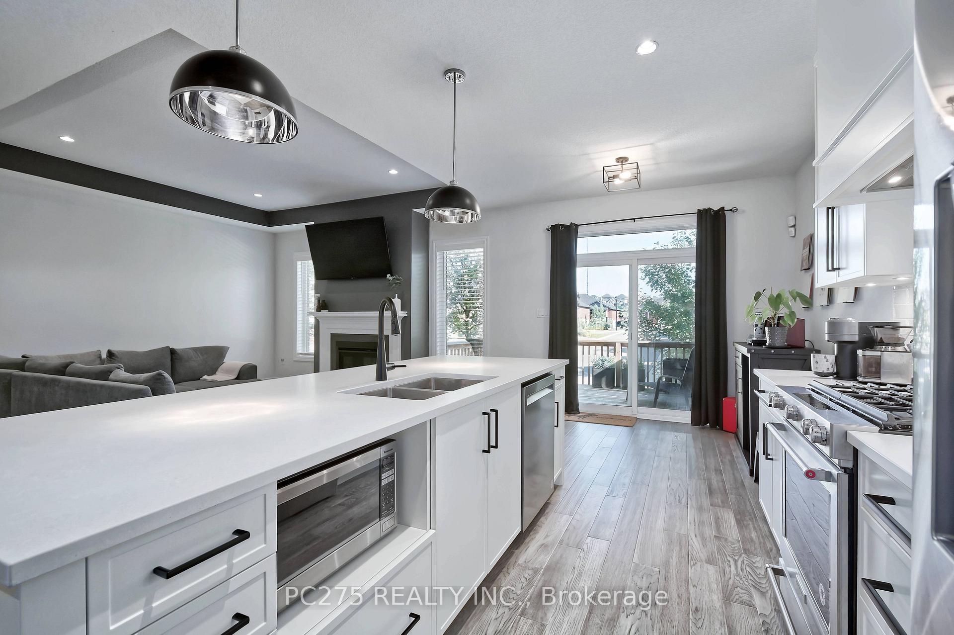 Photo 13 of Unit 10, 2022 Upperpoint Boulevard, London, South B — HOMEH