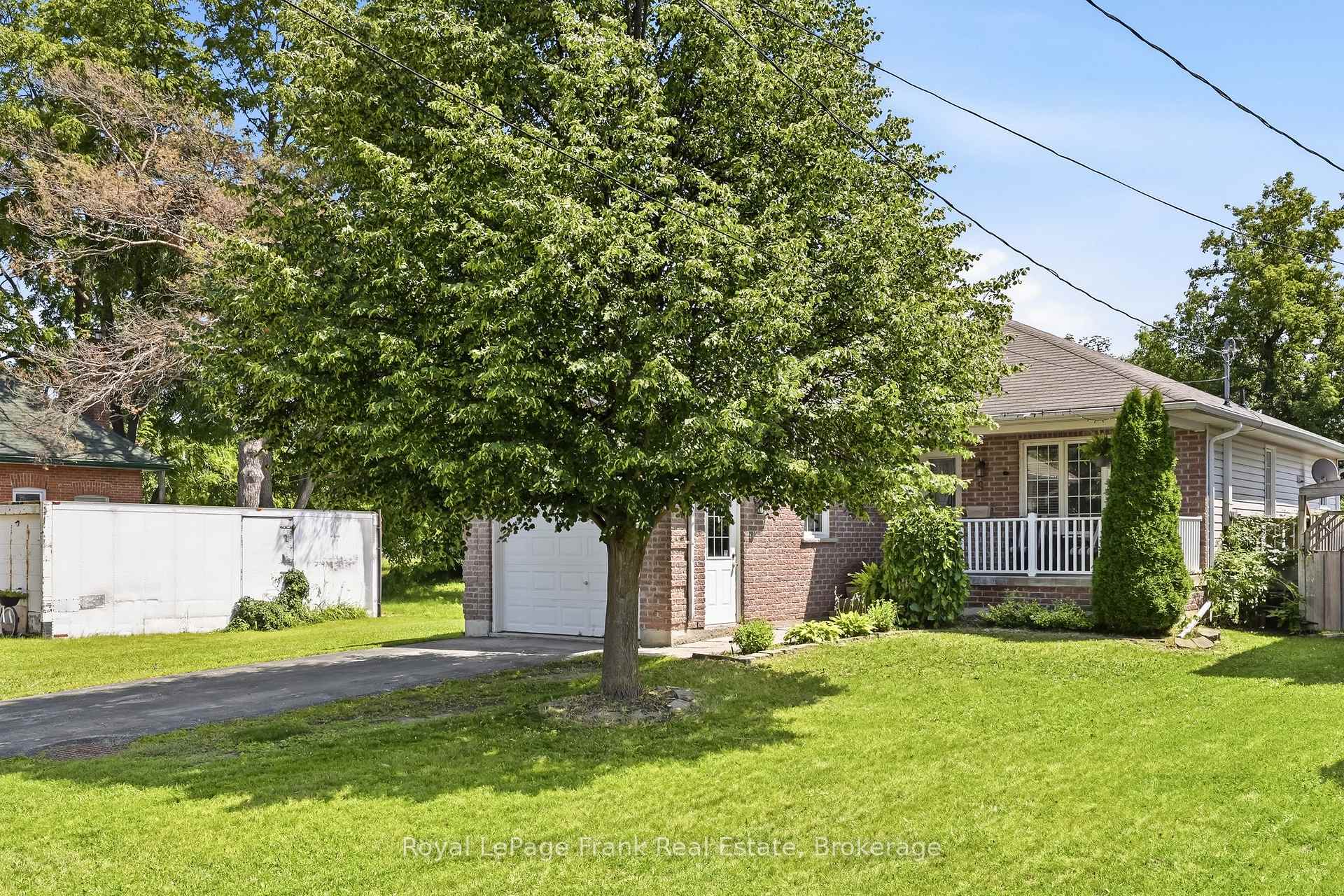 Photo 3 of 9 Durham Street W, Kawartha Lakes, Lindsay — HOMEH
