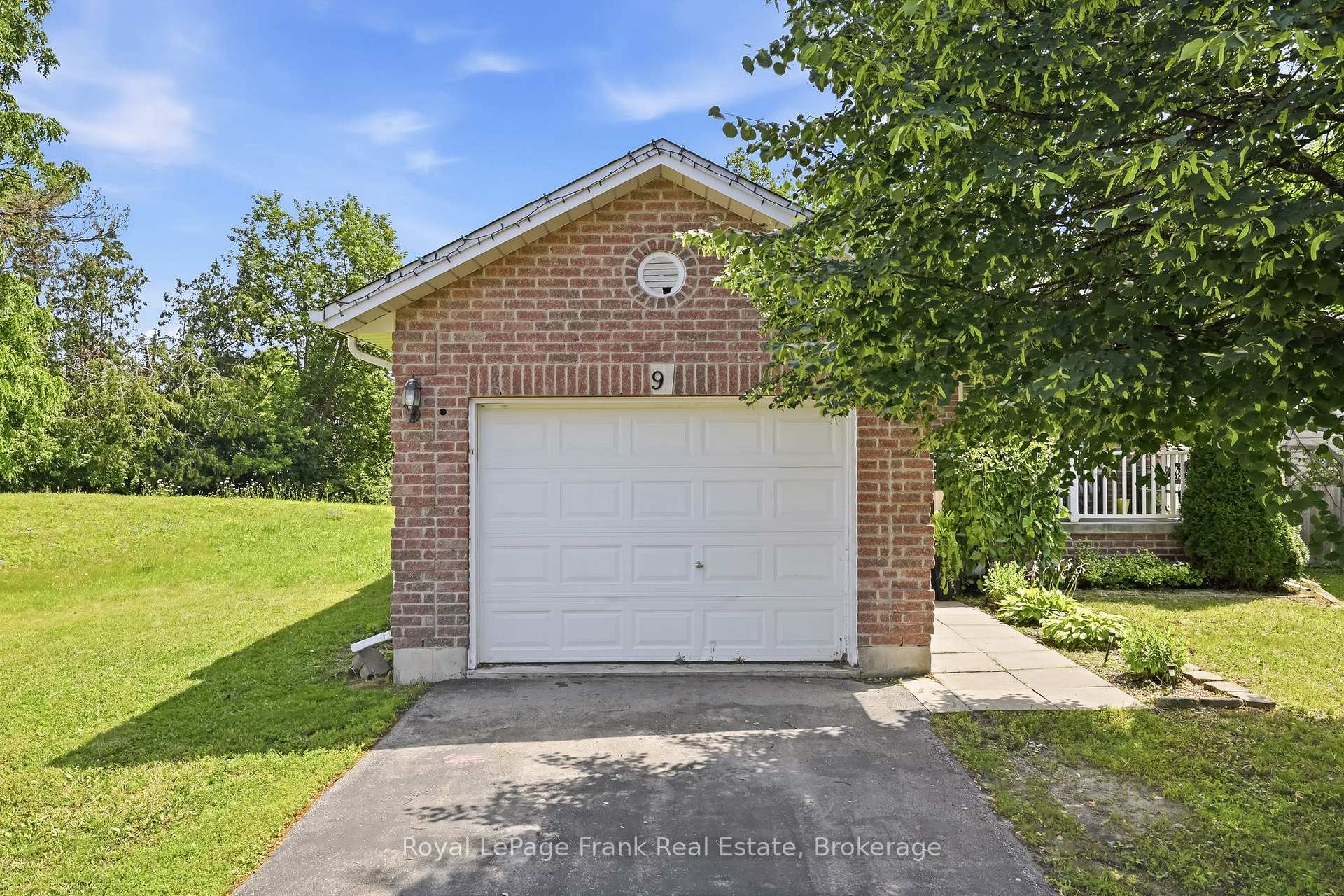 Photo 5 of 9 Durham Street W, Kawartha Lakes, Lindsay — HOMEH