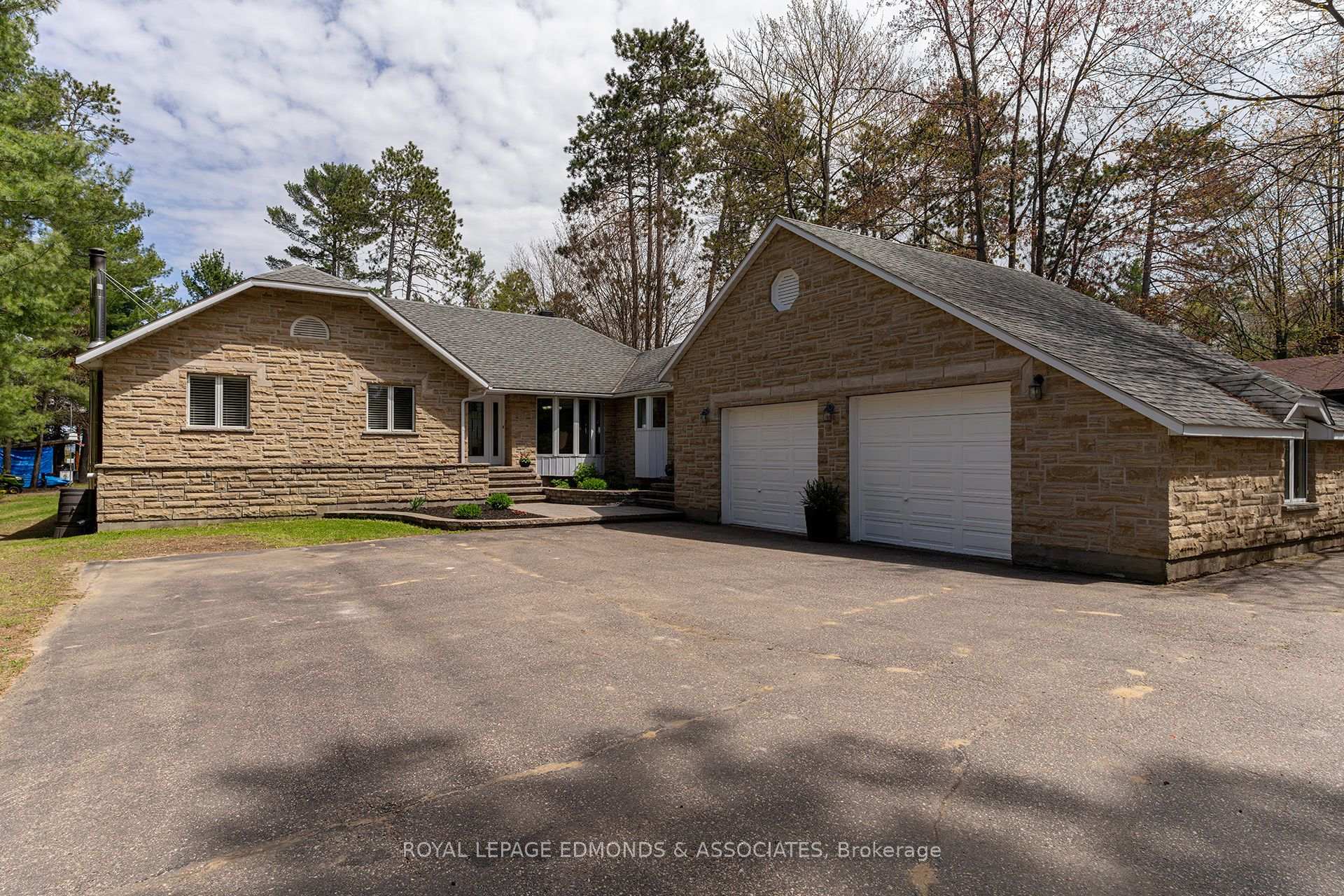 Photo 1 of 39 Selley Street, Petawawa, Petawawa — HOMEH