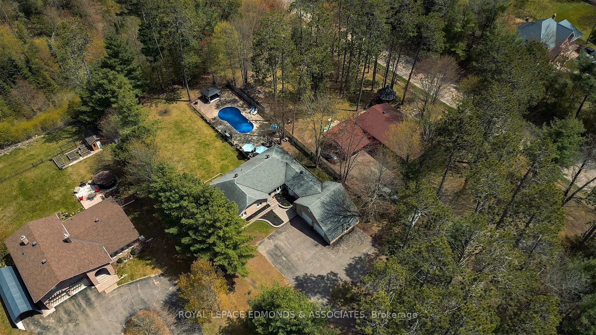 Photo 4 of 39 Selley Street, Petawawa, Petawawa — HOMEH