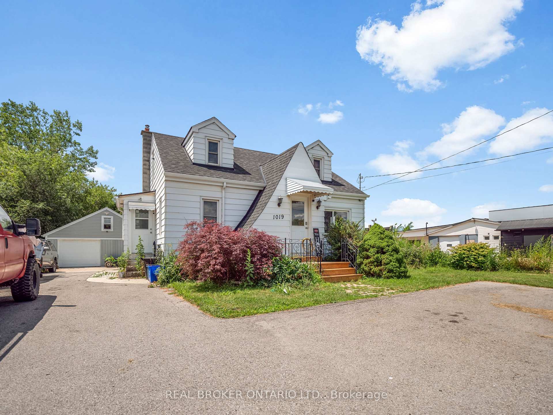 Photo 1 of 1019 Niagara Street, Welland, N. Welland — HOMEH