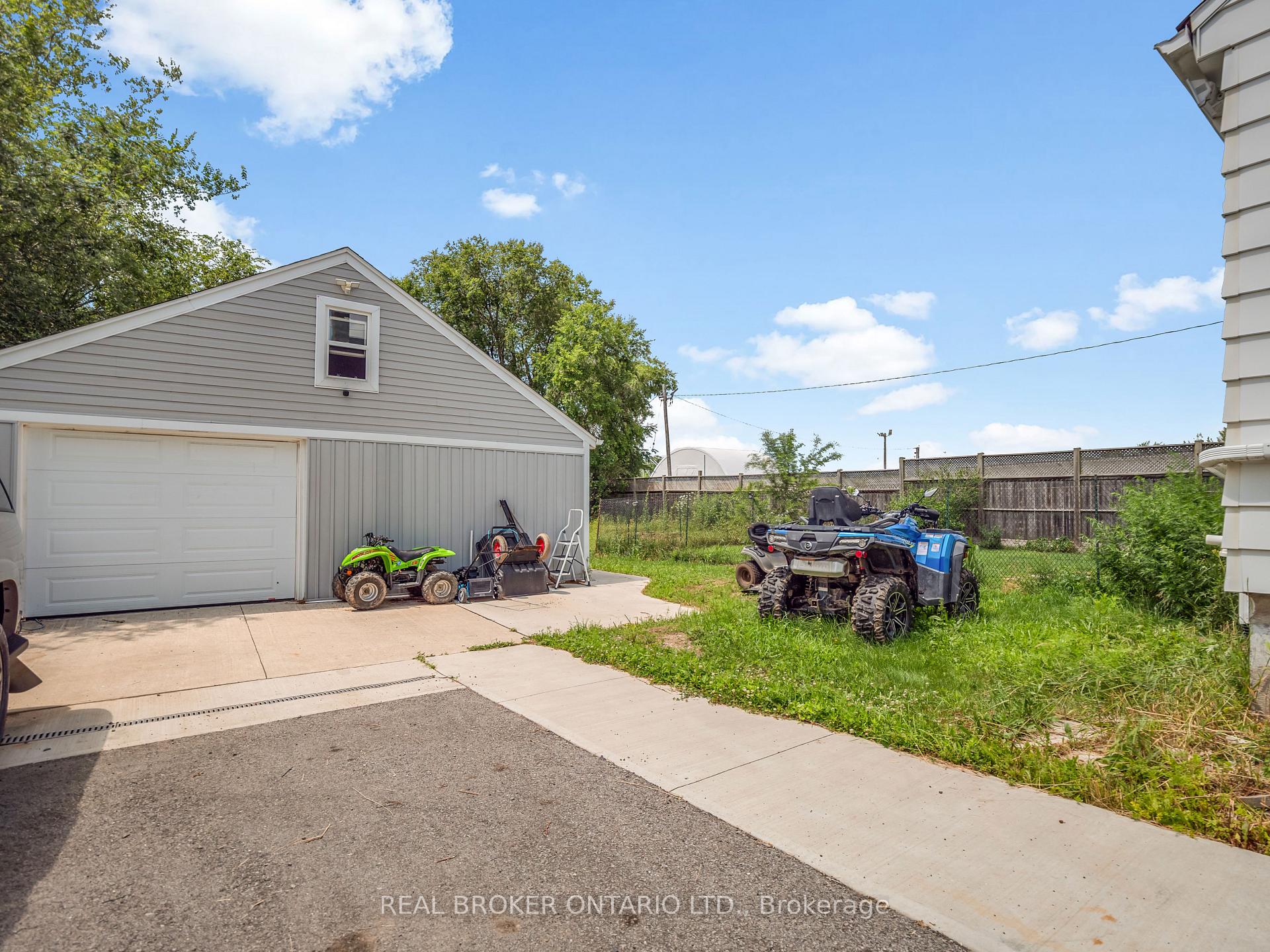 Photo 3 of 1019 Niagara Street, Welland, N. Welland — HOMEH