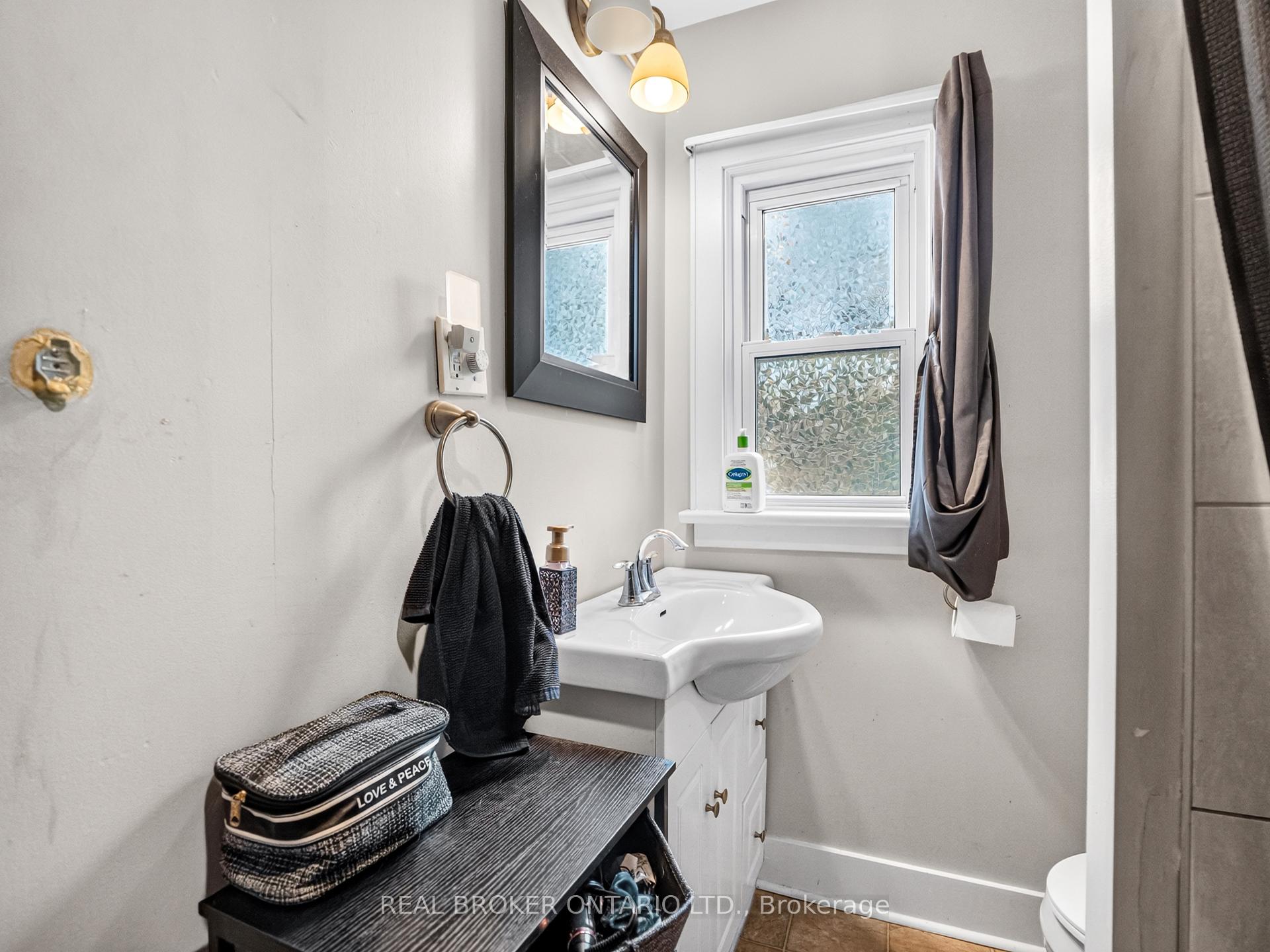 Photo 15 of 1019 Niagara Street, Welland, N. Welland — HOMEH