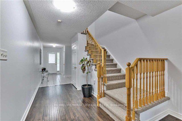 Photo 2 of 34 Ridgemore Crescent, Brampton, Fletcher's Meadow — HOMEH