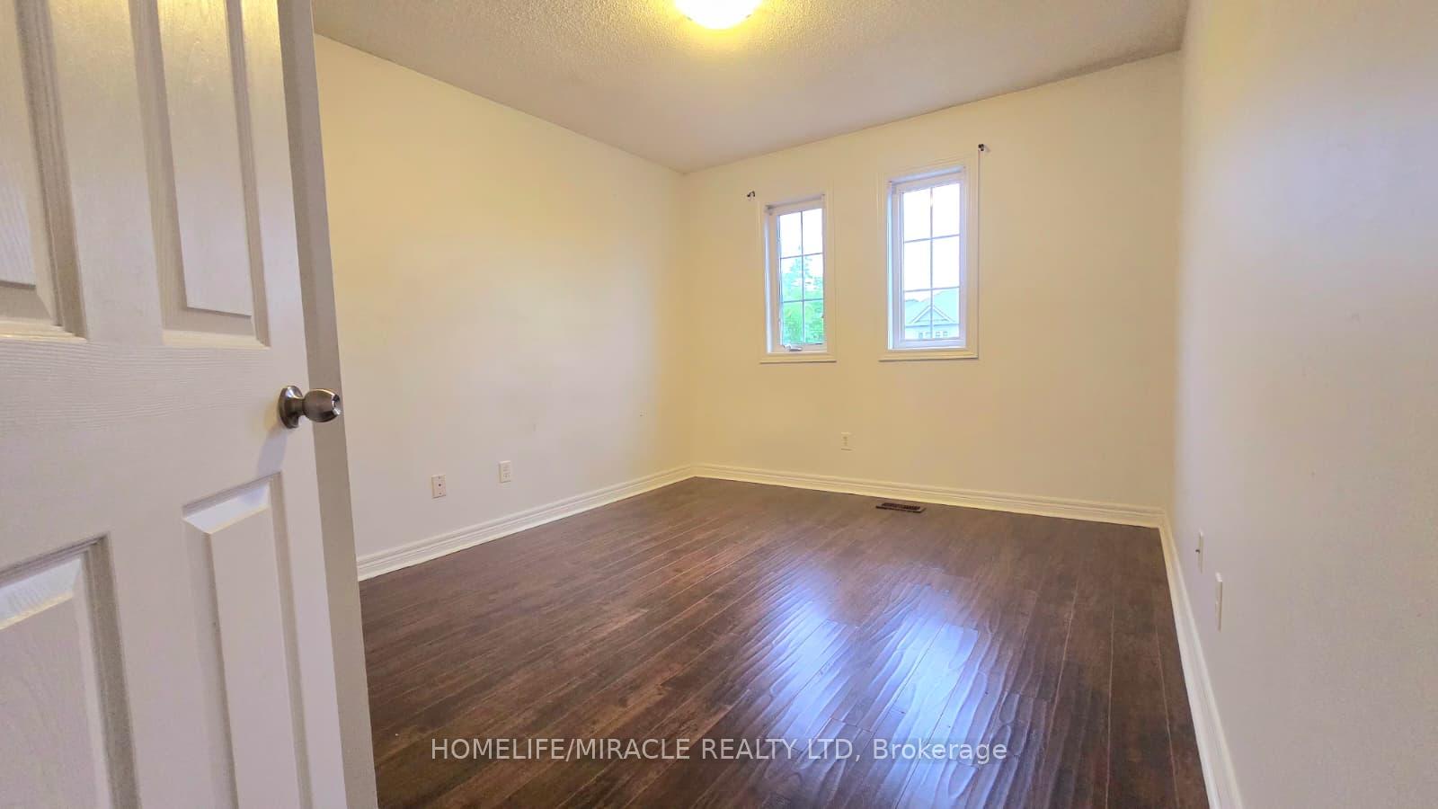 Photo 9 of 34 Ridgemore Crescent, Brampton, Fletcher's Meadow — HOMEH