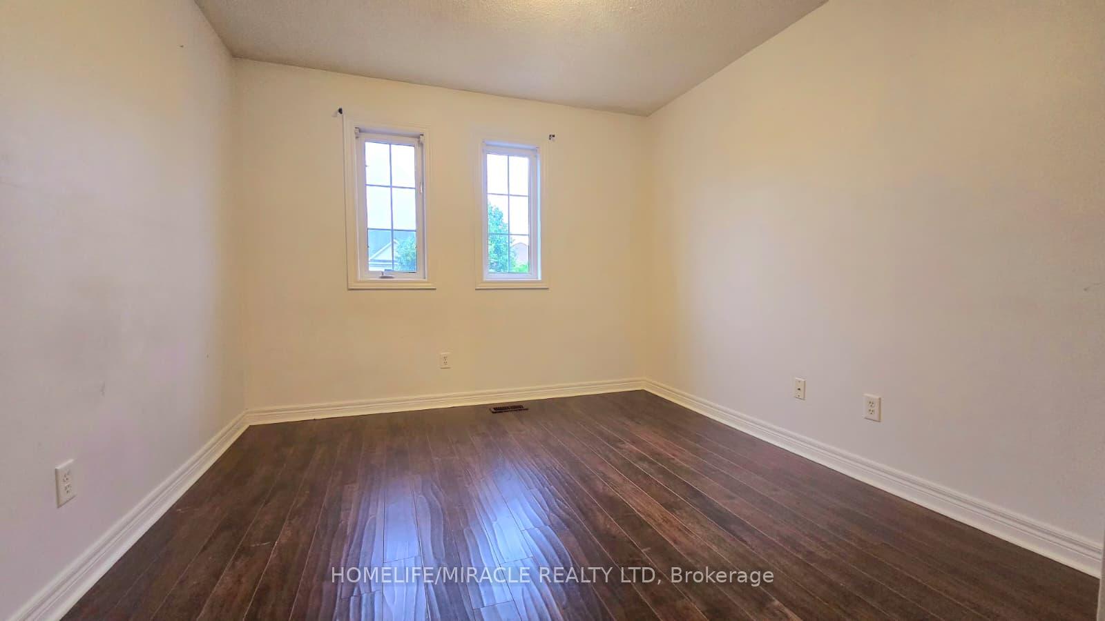 Photo 10 of 34 Ridgemore Crescent, Brampton, Fletcher's Meadow — HOMEH