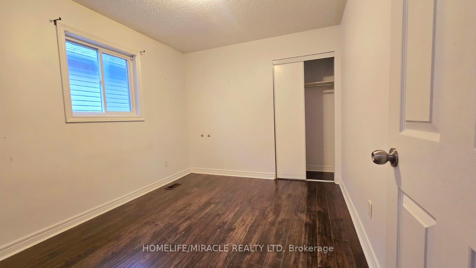 Photo 13 of 34 Ridgemore Crescent, Brampton, Fletcher's Meadow — HOMEH