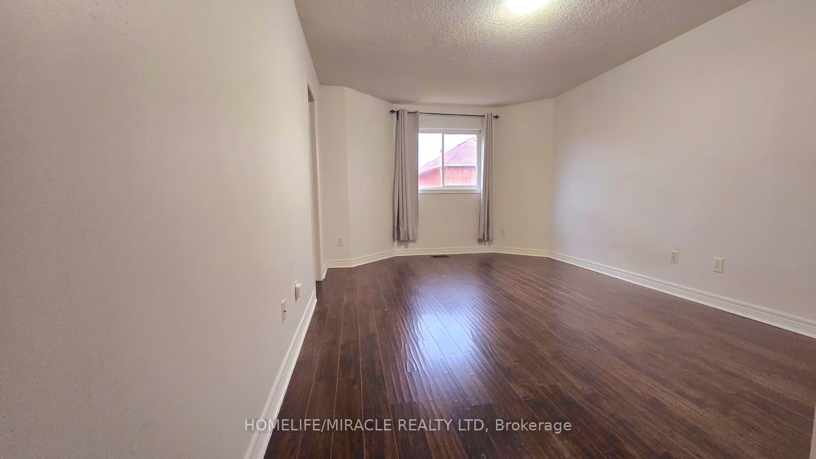 Photo 15 of 34 Ridgemore Crescent, Brampton, Fletcher's Meadow — HOMEH