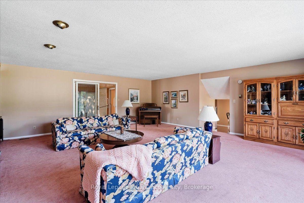 Photo 12 of 50 Melrose Crescent, Belleville, Belleville Ward — HOMEH