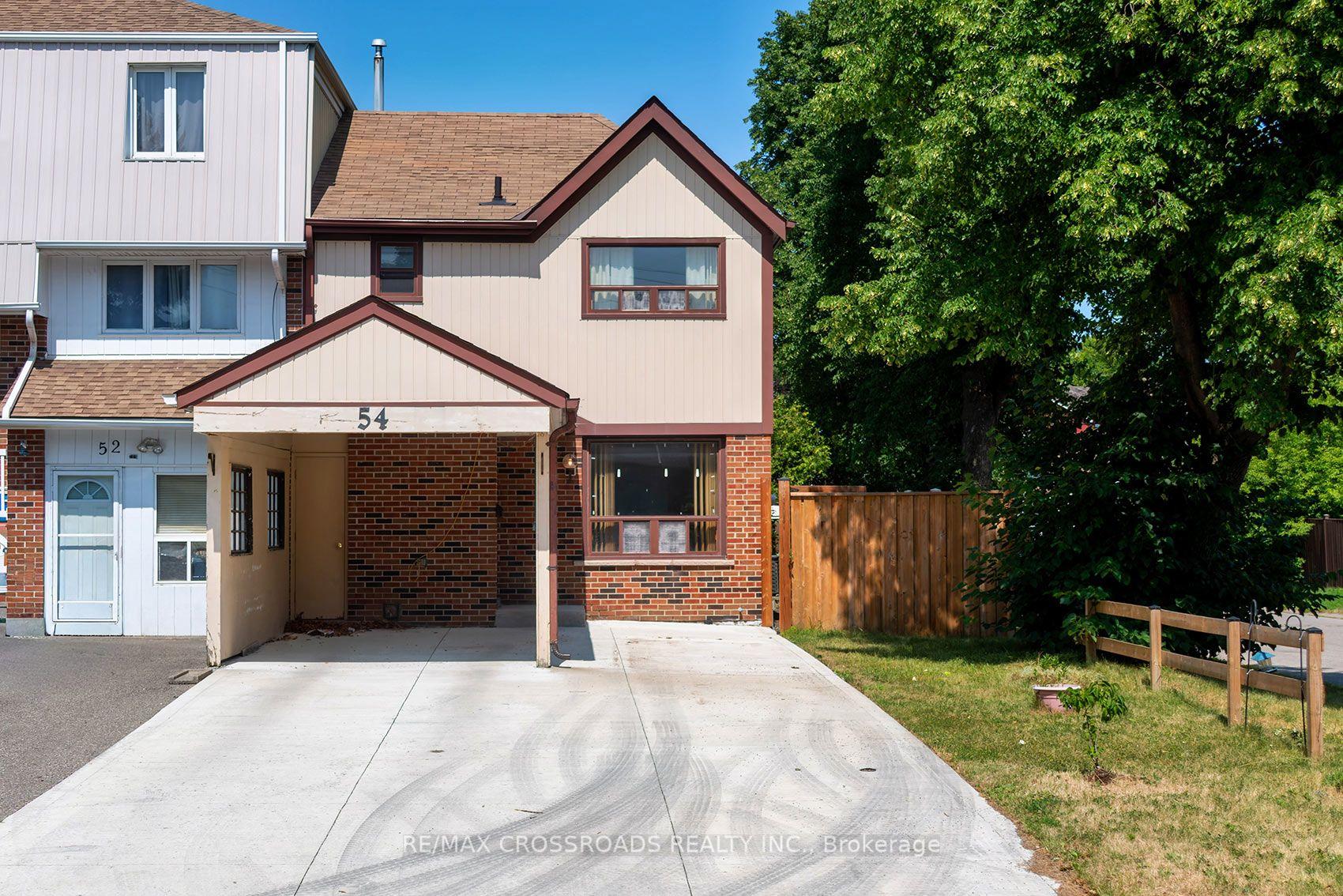 Photo 2 of 54 Omega Square, Brampton, Heart Lake East — HOMEH