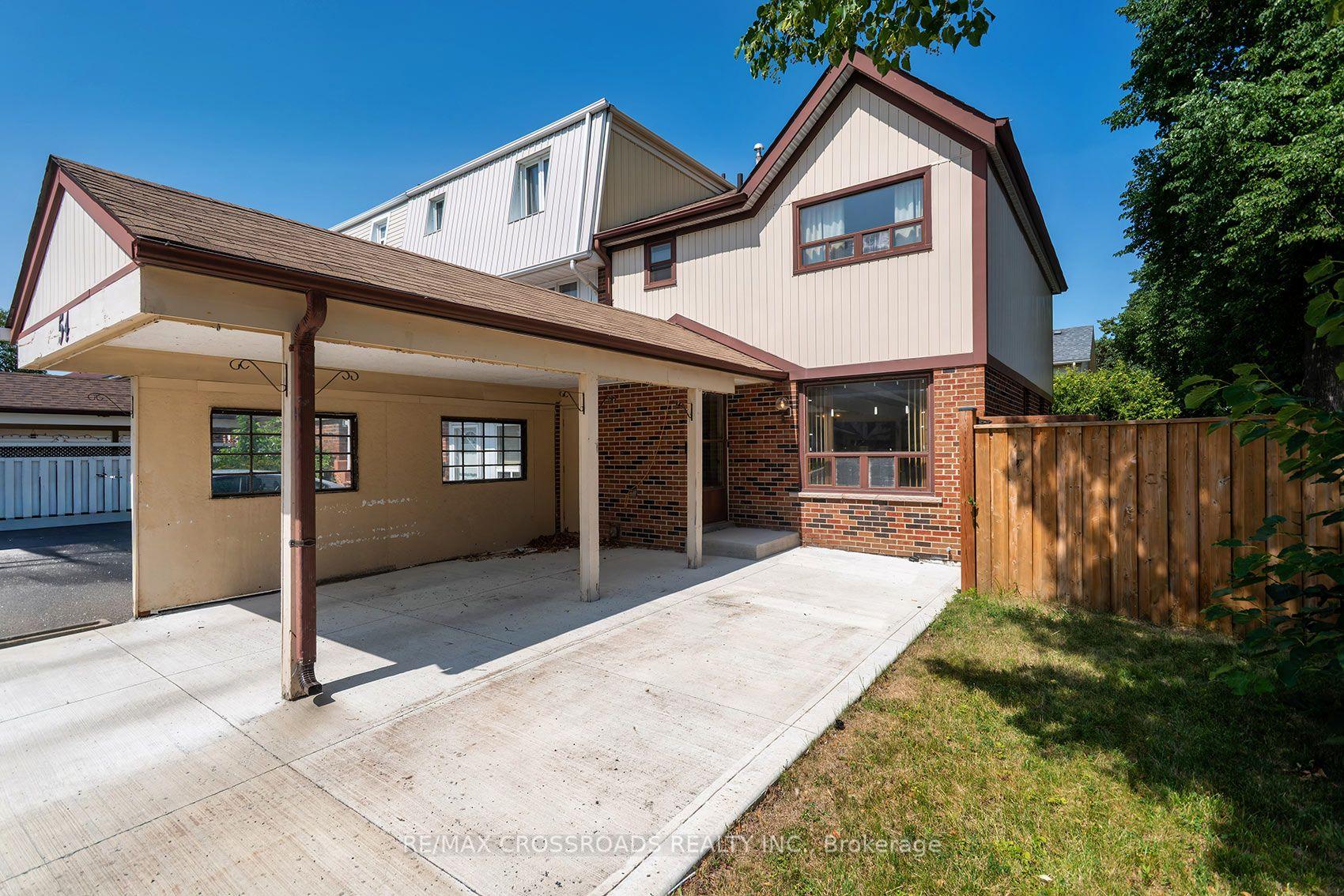Photo 4 of 54 Omega Square, Brampton, Heart Lake East — HOMEH