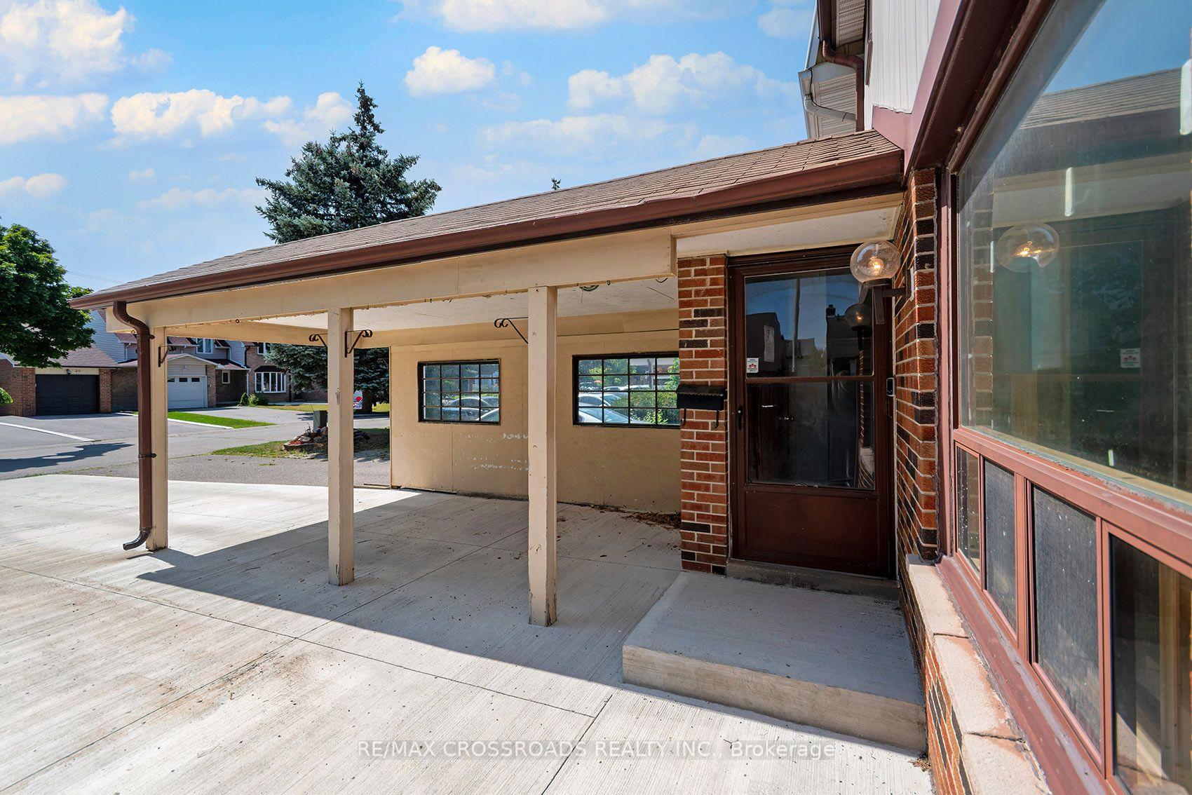 Photo 5 of 54 Omega Square, Brampton, Heart Lake East — HOMEH