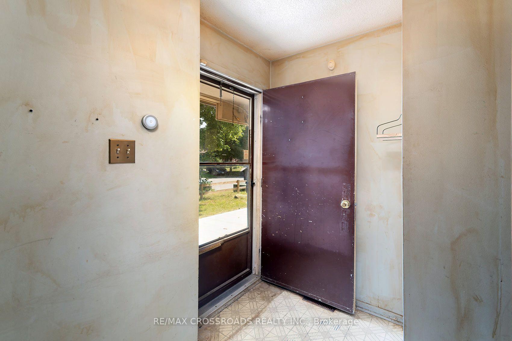 Photo 6 of 54 Omega Square, Brampton, Heart Lake East — HOMEH