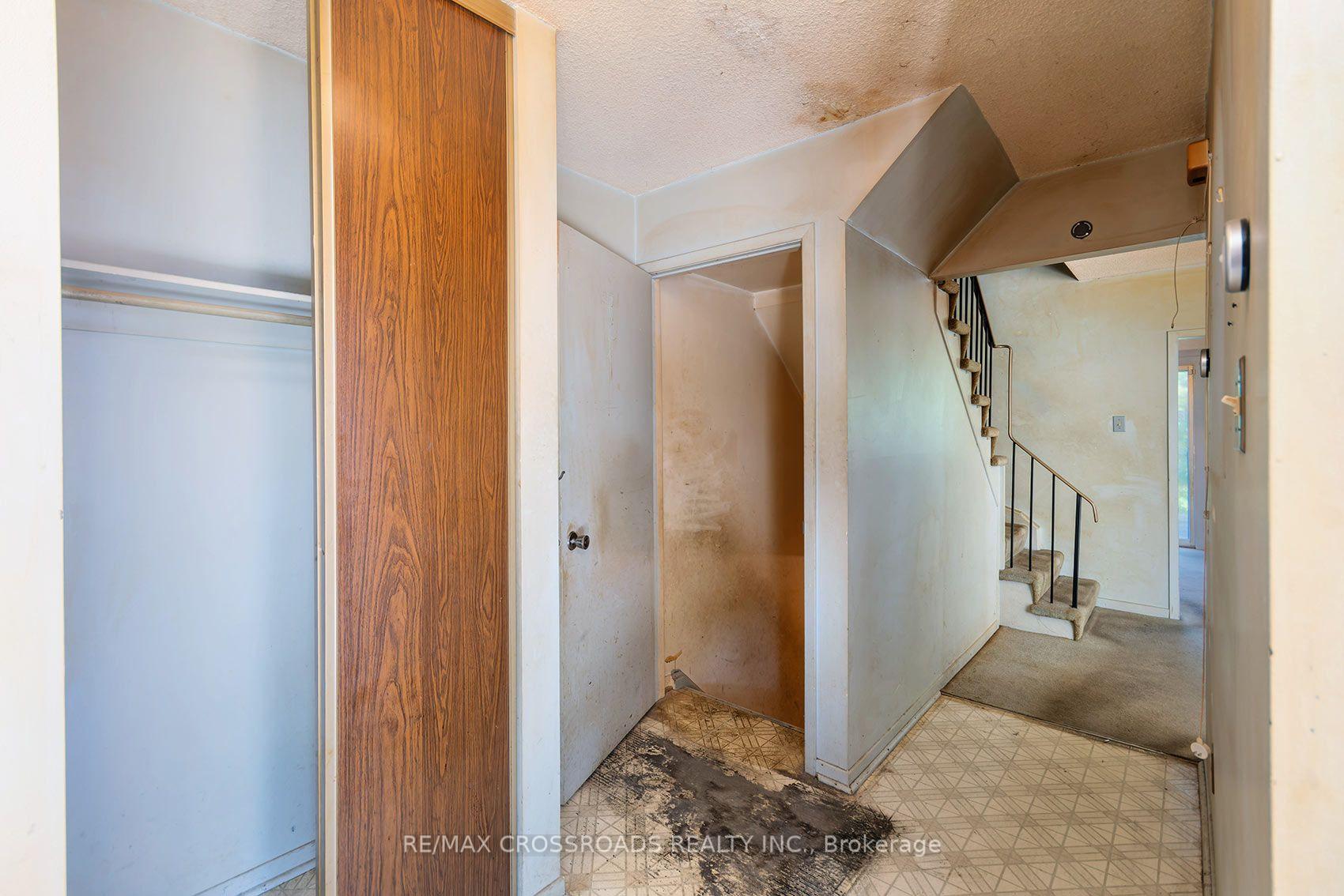Photo 7 of 54 Omega Square, Brampton, Heart Lake East — HOMEH